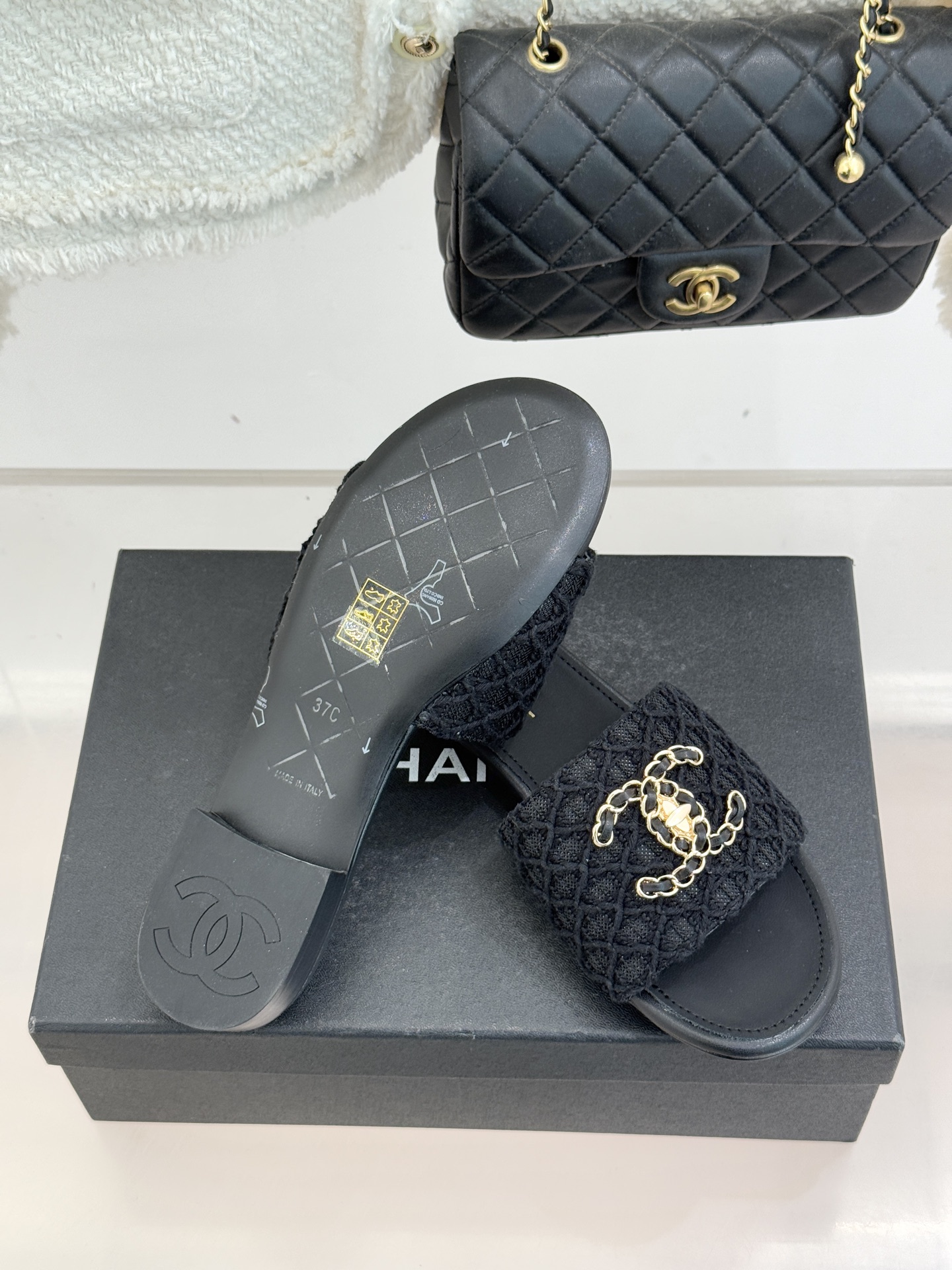 CHANE*｜小香经典春夏新品针织链条大双C拖鞋以独特的针织鞋面打破常规经典链条大双C标志 太精致了为整