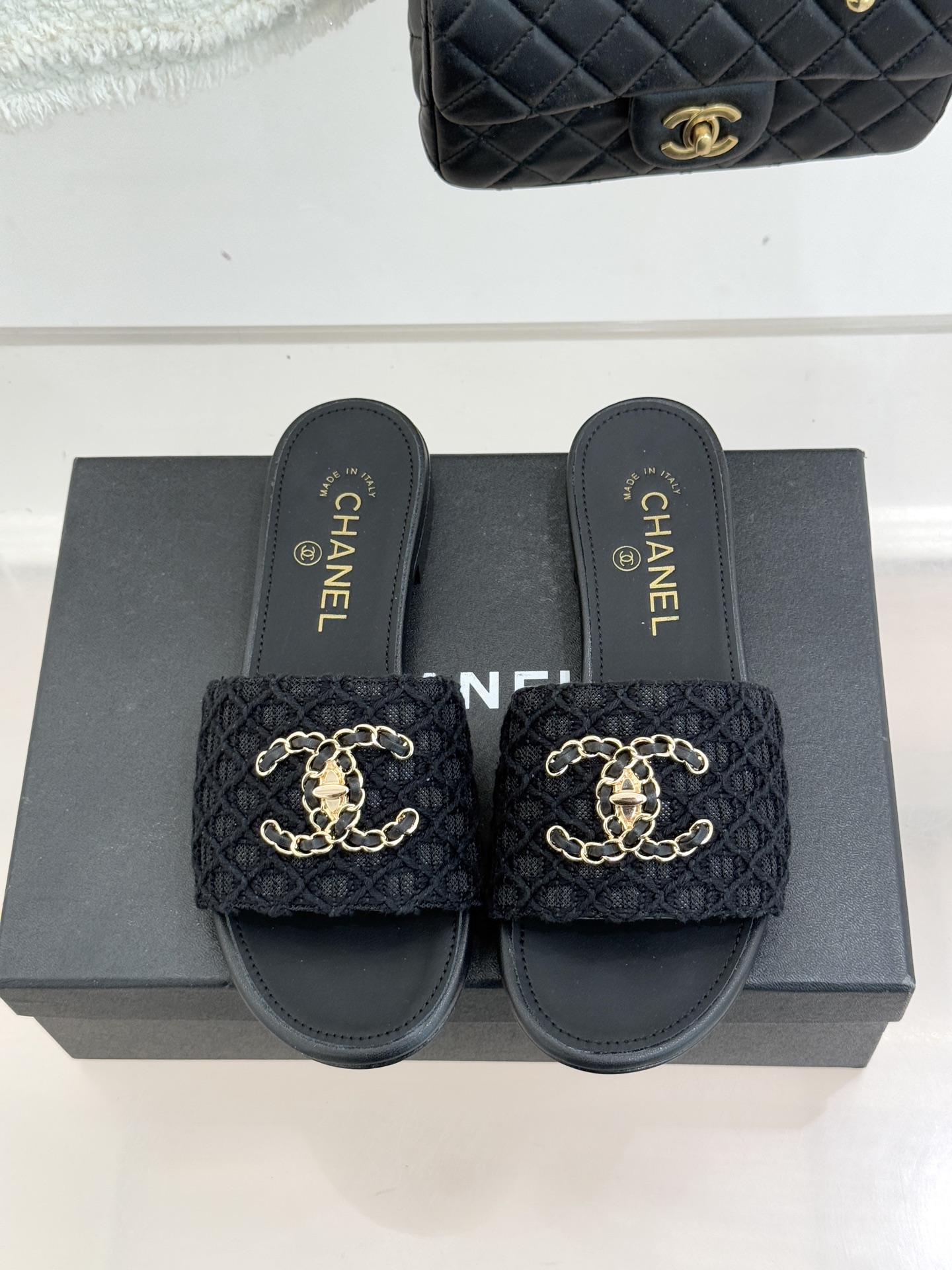 CHANE*｜小香经典春夏新品针织链条大双C拖鞋以独特的针织鞋面打破常规经典链条大双C标志 太精致了为整