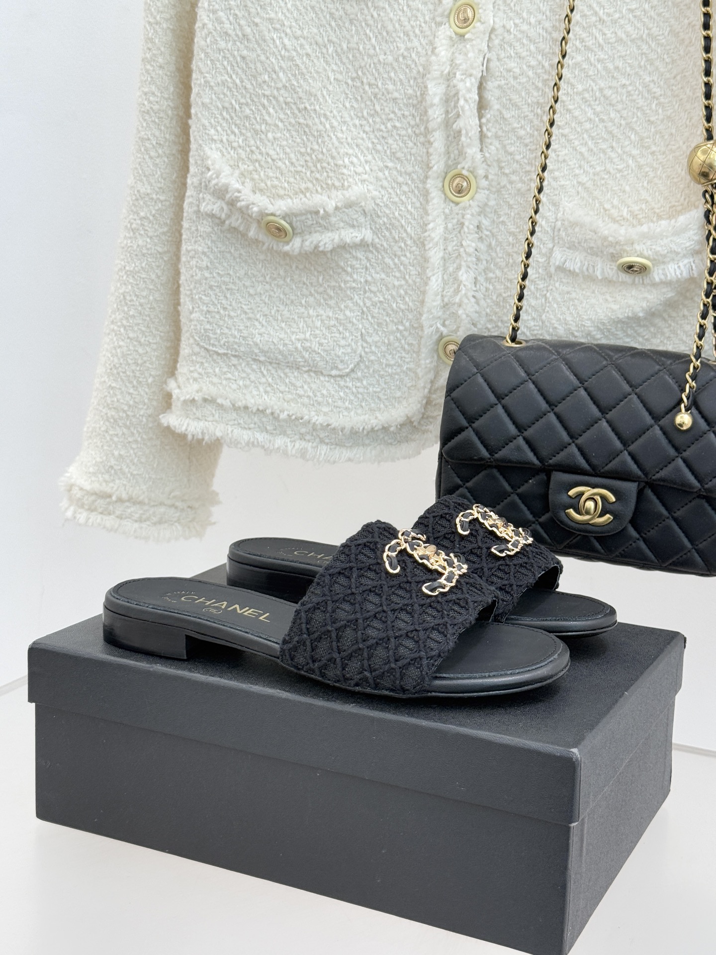 CHANE*｜小香经典春夏新品针织链条大双C拖鞋以独特的针织鞋面打破常规经典链条大双C标志 太精致了为整