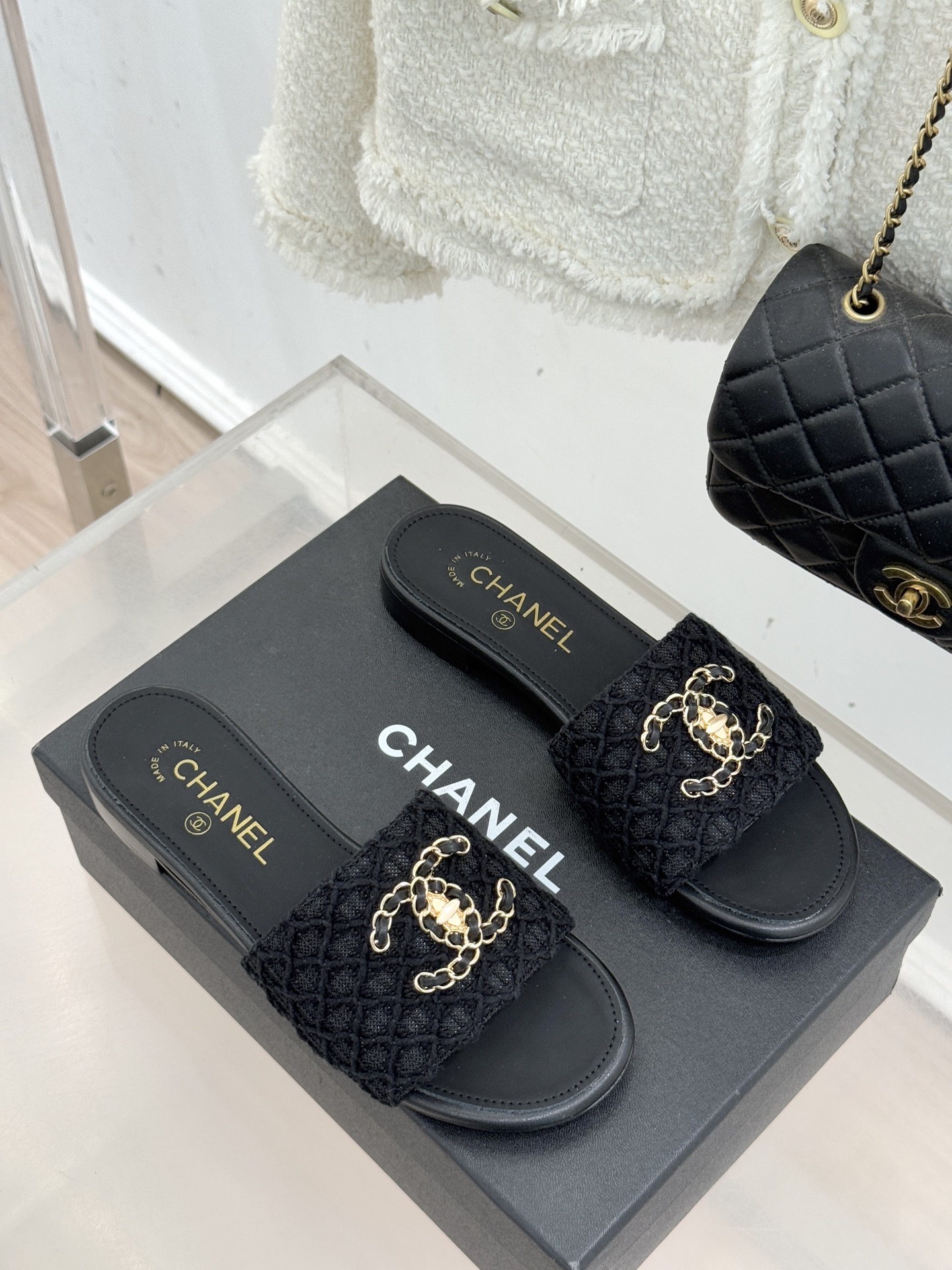 CHANE*｜小香经典春夏新品针织链条大双C拖鞋以独特的针织鞋面打破常规经典链条大双C标志 太精致了为整