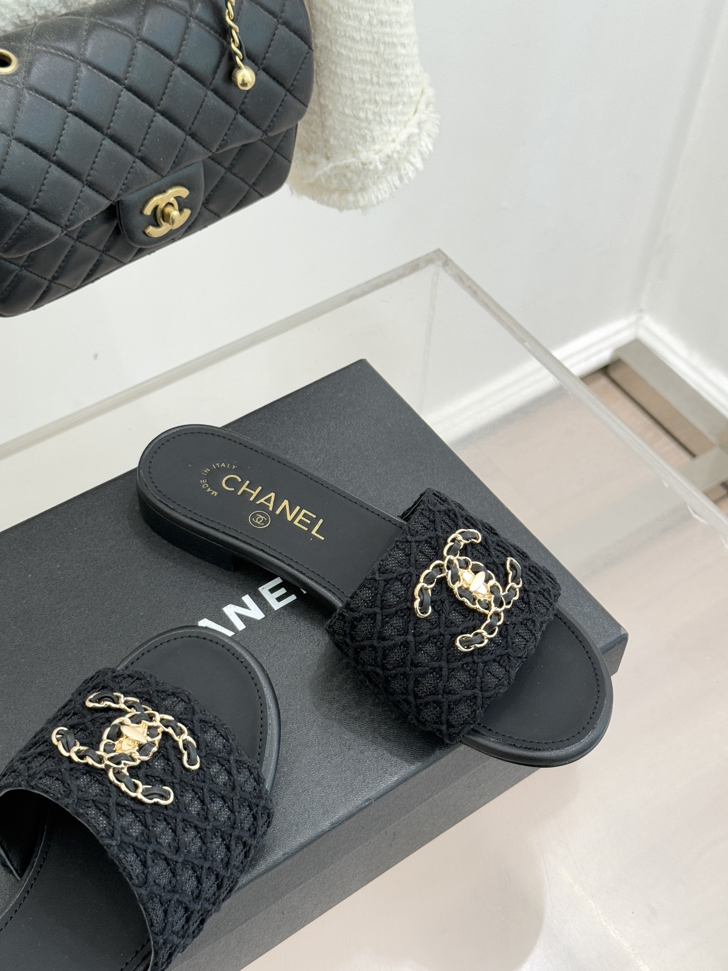 CHANE*｜小香经典春夏新品针织链条大双C拖鞋以独特的针织鞋面打破常规经典链条大双C标志 太精致了为整