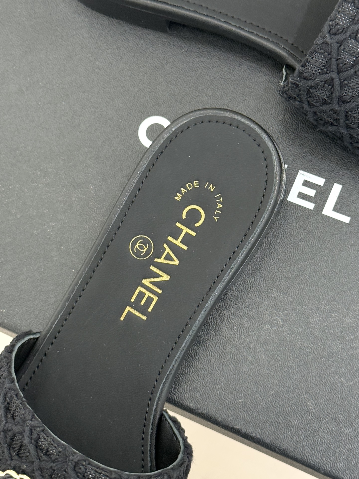 CHANE*｜小香经典春夏新品针织链条大双C拖鞋以独特的针织鞋面打破常规经典链条大双C标志 太精致了为整