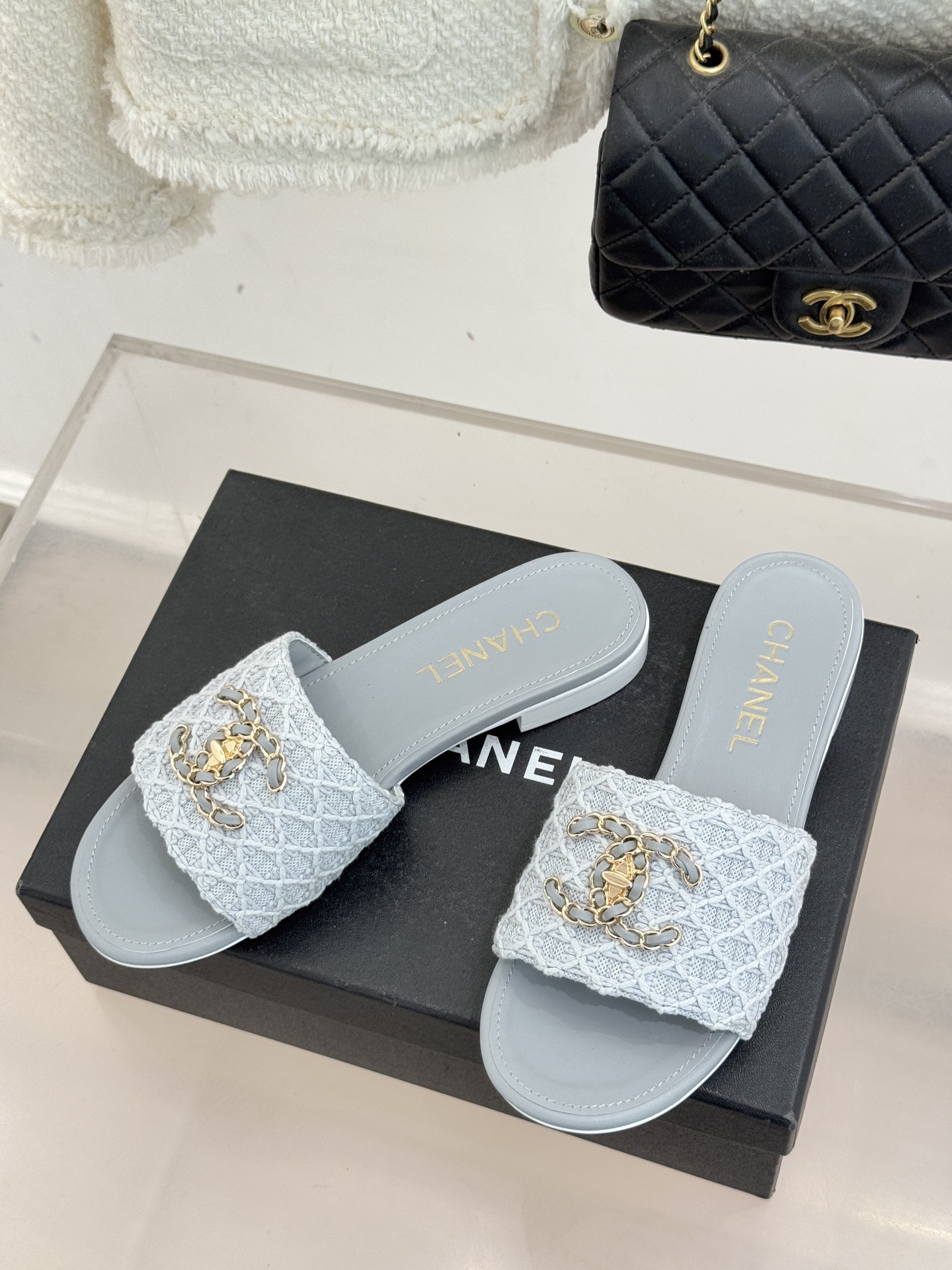 CHANE*｜小香经典春夏新品针织链条大双C拖鞋以独特的针织鞋面打破常规经典链条大双C标志 太精致了为整