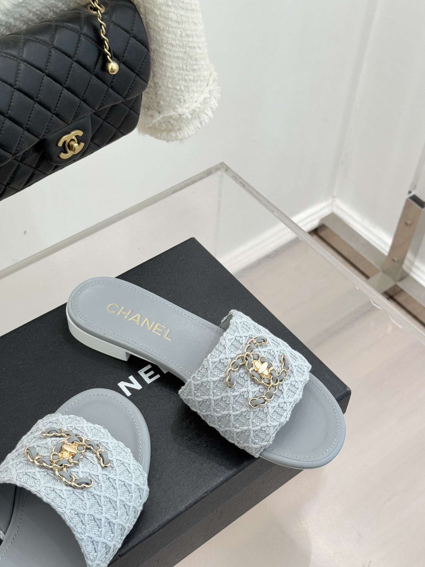 CHANE*｜小香经典春夏新品针织链条大双C拖鞋以独特的针织鞋面打破常规经典链条大双C标志 太精致了为整