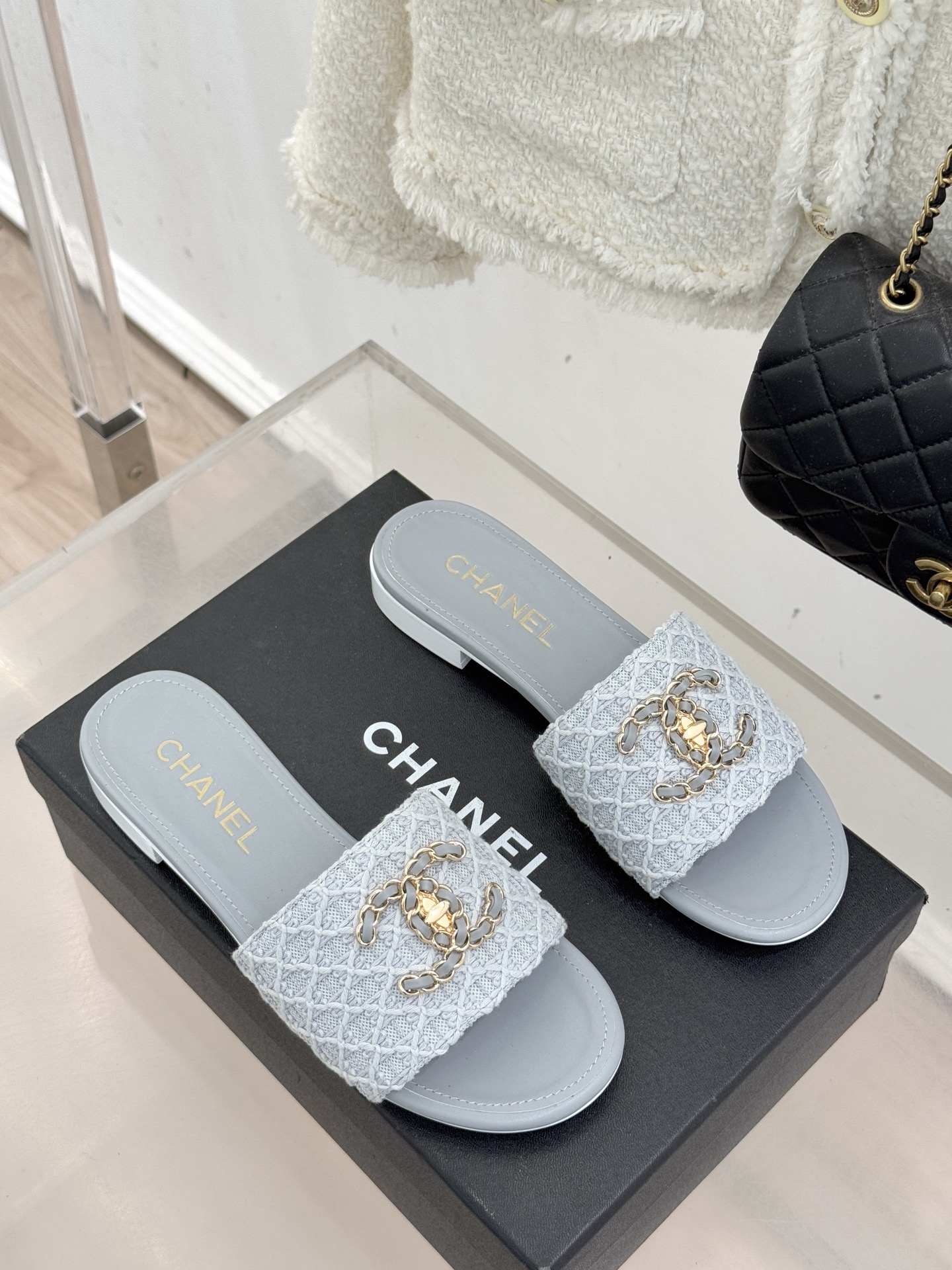 CHANE*｜小香经典春夏新品针织链条大双C拖鞋以独特的针织鞋面打破常规经典链条大双C标志 太精致了为整