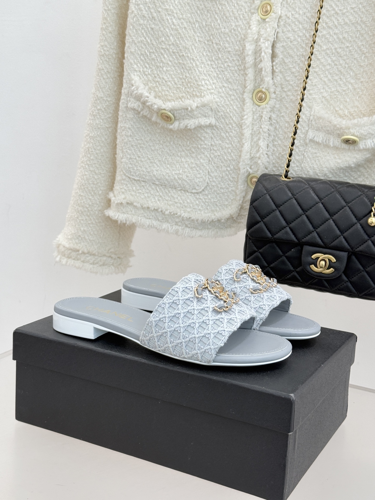 CHANE*｜小香经典春夏新品针织链条大双C拖鞋以独特的针织鞋面打破常规经典链条大双C标志 太精致了为整