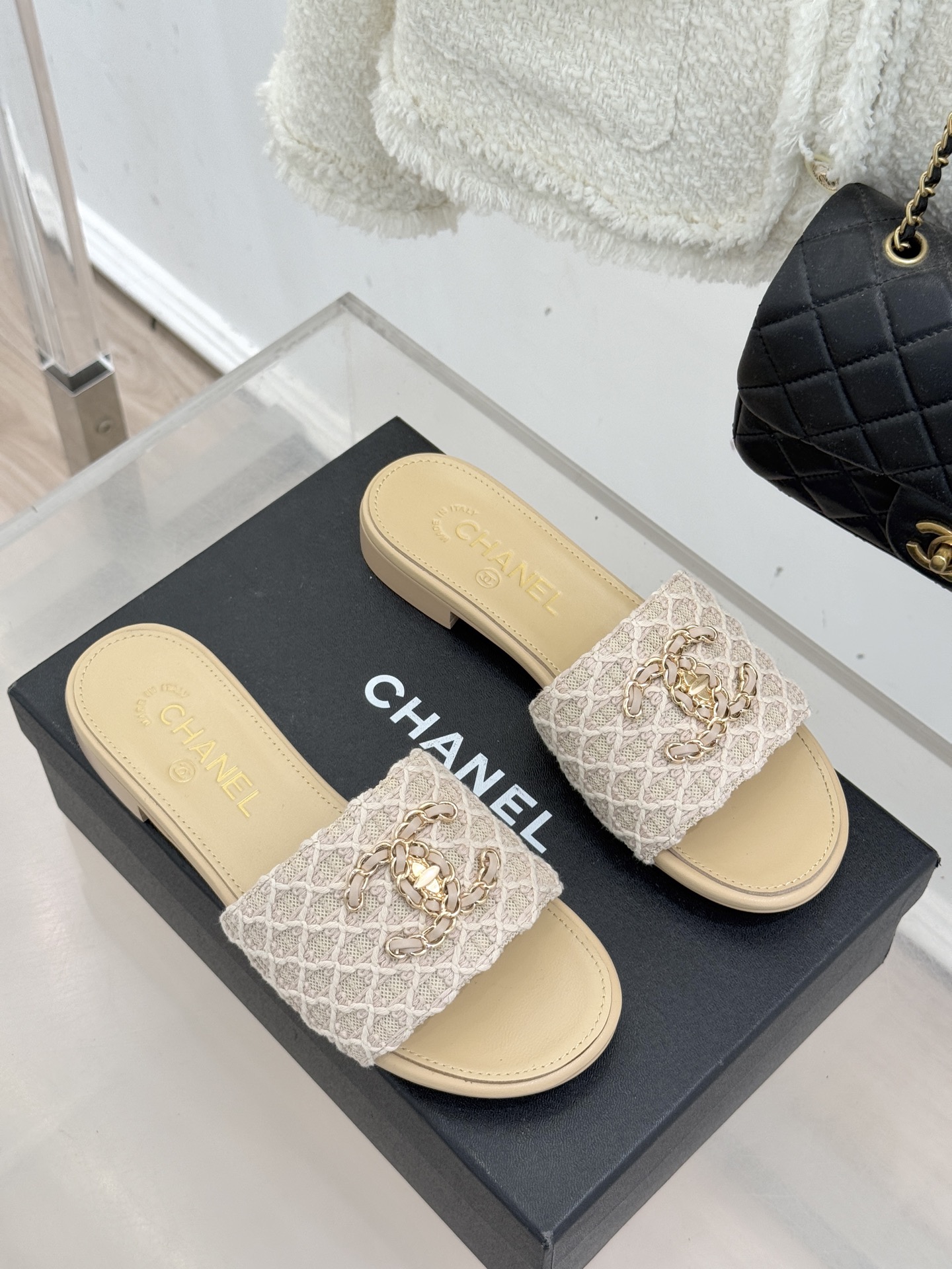CHANE*｜小香经典春夏新品针织链条大双C拖鞋以独特的针织鞋面打破常规经典链条大双C标志 太精致了为整