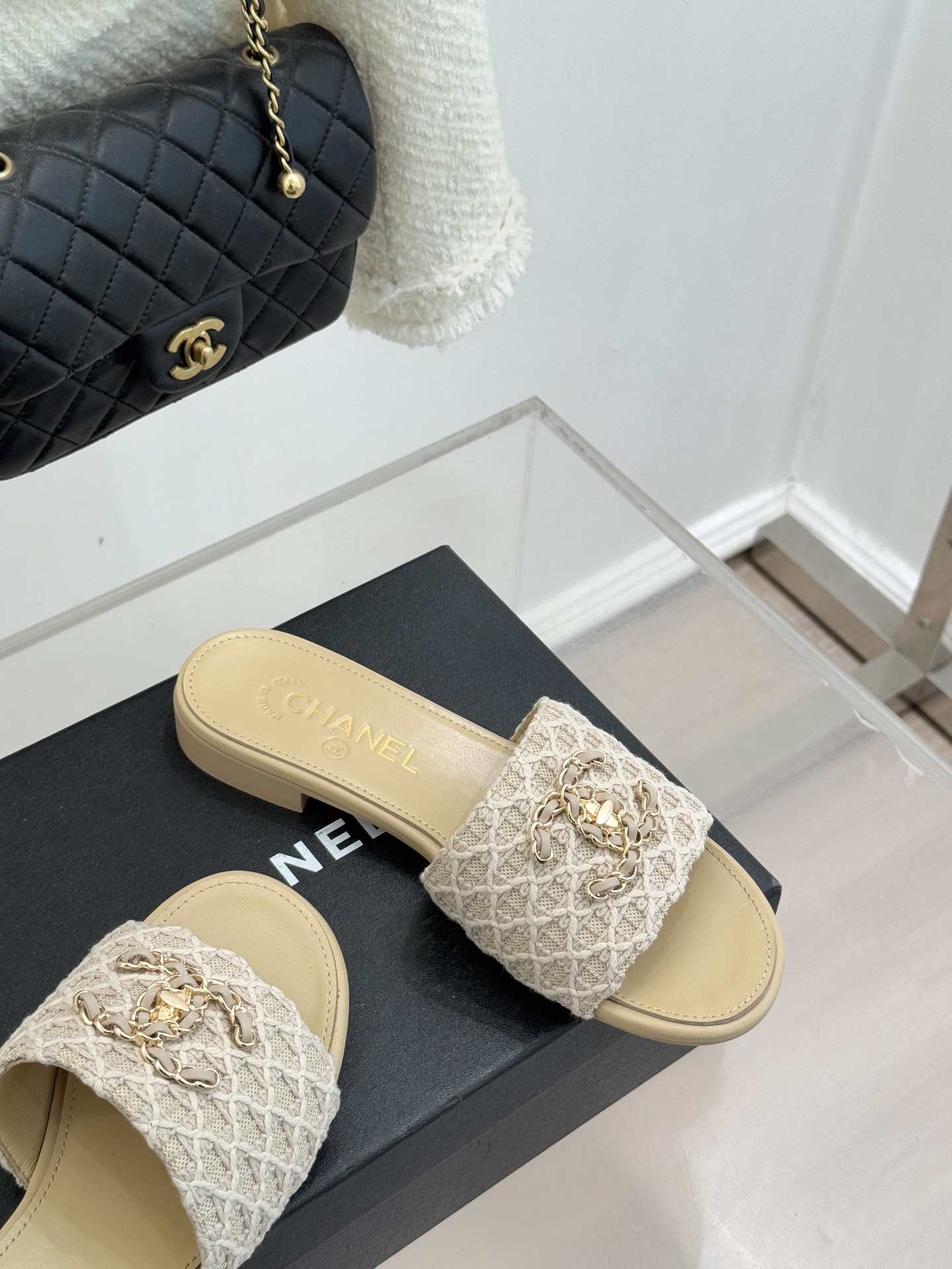 CHANE*｜小香经典春夏新品针织链条大双C拖鞋以独特的针织鞋面打破常规经典链条大双C标志 太精致了为整