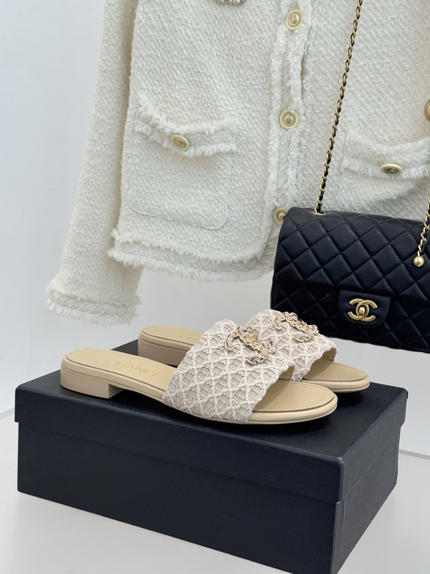 CHANE*｜小香经典春夏新品针织链条大双C拖鞋以独特的针织鞋面打破常规经典链条大双C标志 太精致了为整