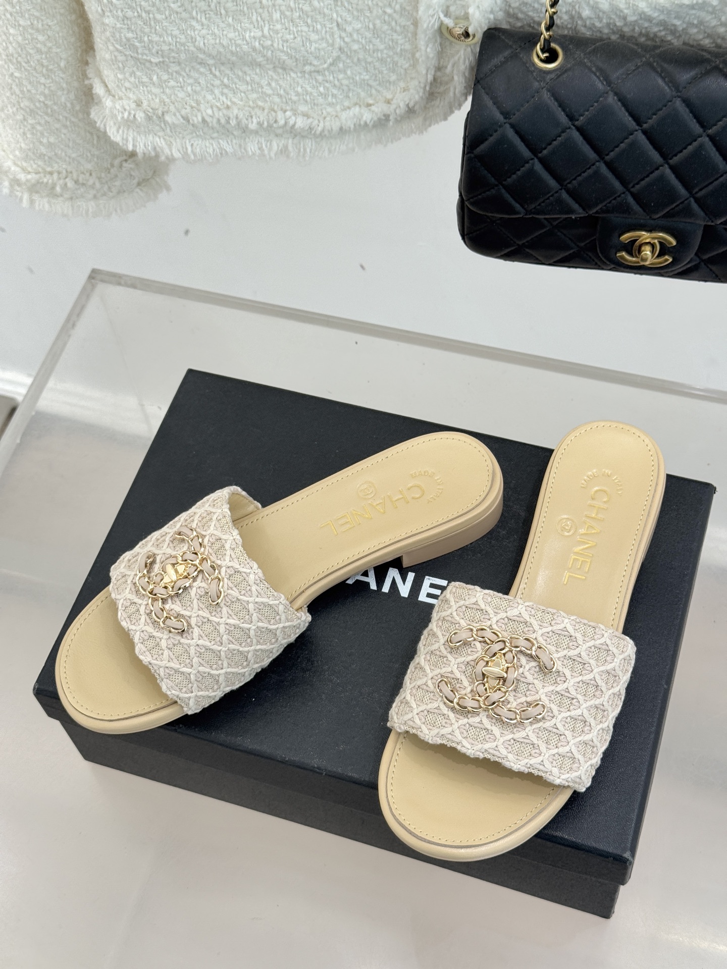 CHANE*｜小香经典春夏新品针织链条大双C拖鞋以独特的针织鞋面打破常规经典链条大双C标志 太精致了为整