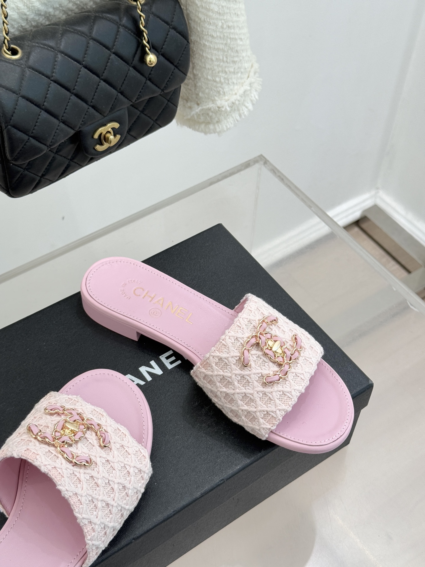 CHANE*｜小香经典春夏新品针织链条大双C拖鞋以独特的针织鞋面打破常规经典链条大双C标志 太精致了为整