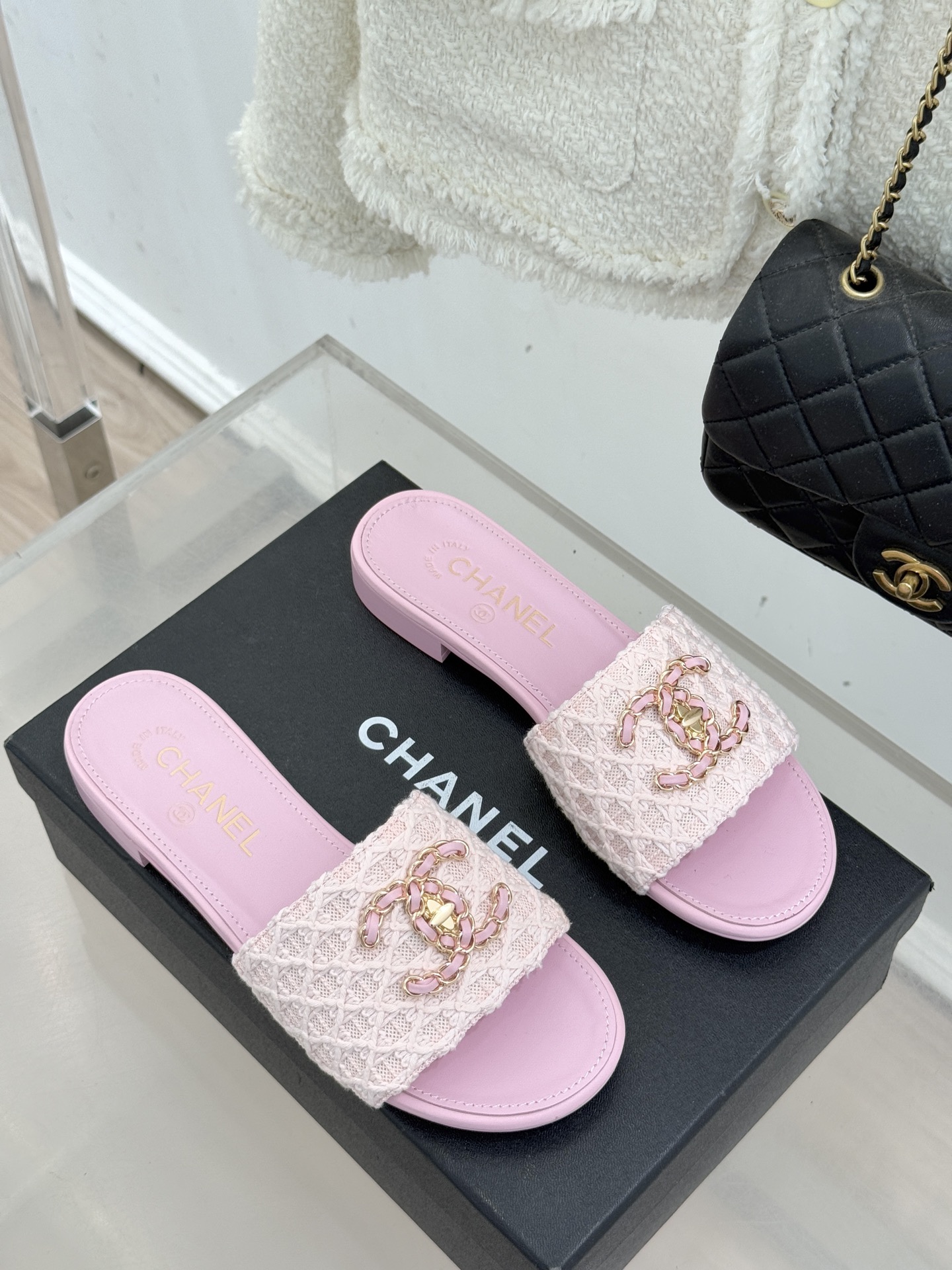 CHANE*｜小香经典春夏新品针织链条大双C拖鞋以独特的针织鞋面打破常规经典链条大双C标志 太精致了为整
