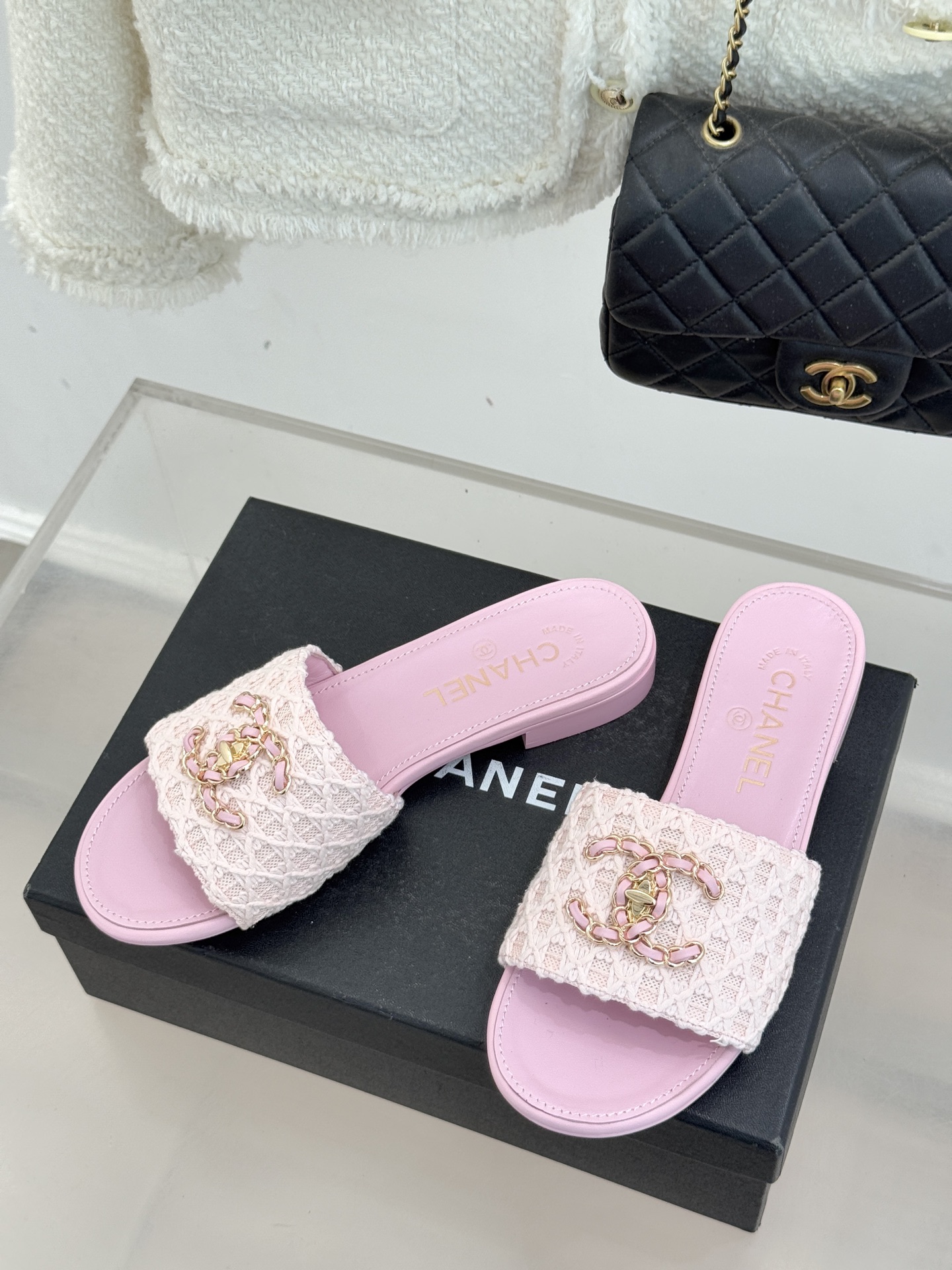 CHANE*｜小香经典春夏新品针织链条大双C拖鞋以独特的针织鞋面打破常规经典链条大双C标志 太精致了为整