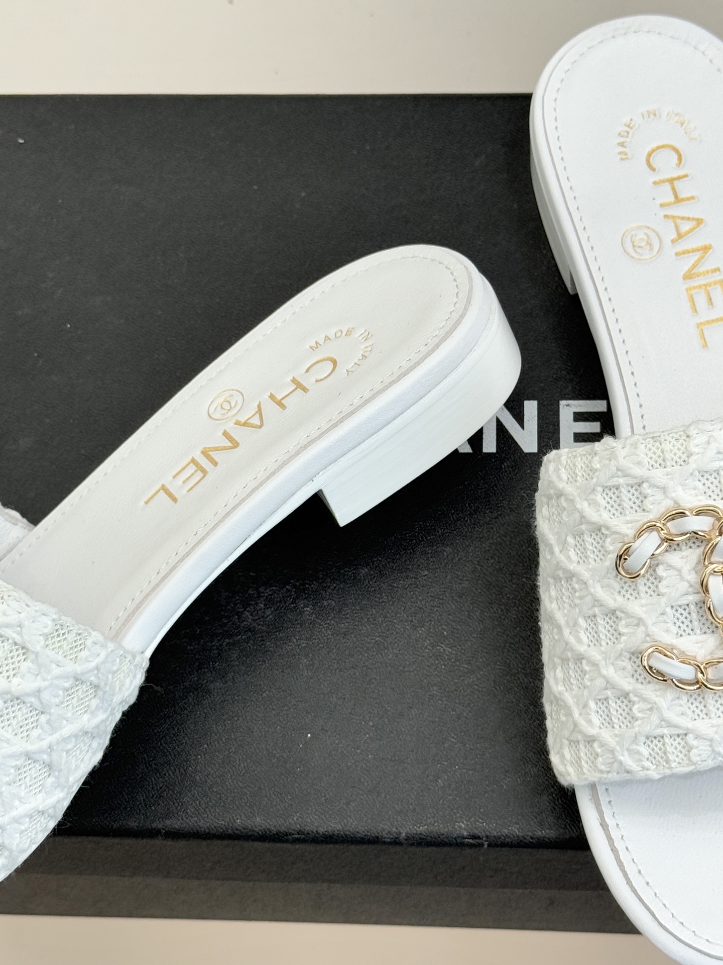 CHANE*｜小香经典春夏新品针织链条大双C拖鞋以独特的针织鞋面打破常规经典链条大双C标志 太精致了为整
