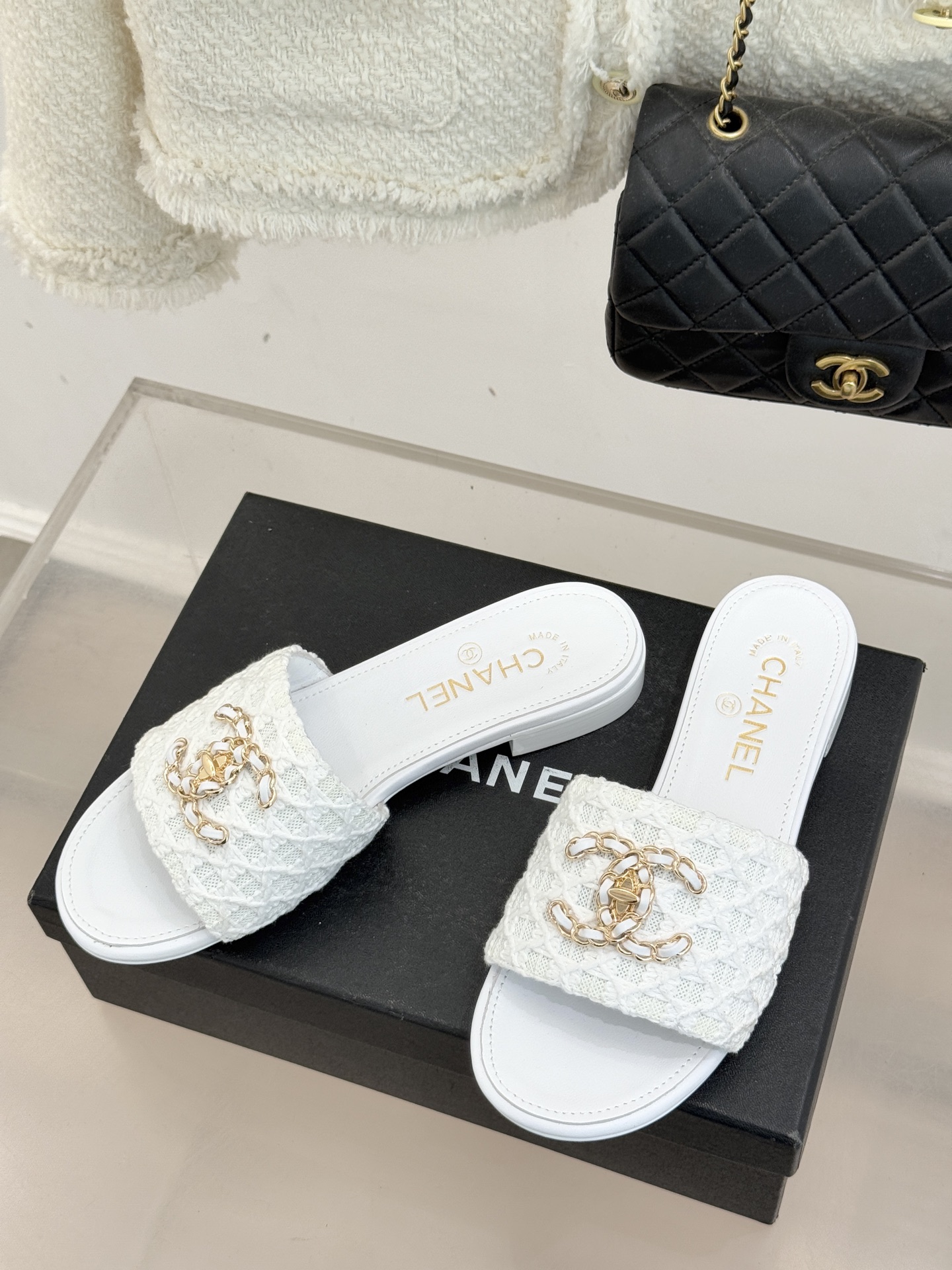 CHANE*｜小香经典春夏新品针织链条大双C拖鞋以独特的针织鞋面打破常规经典链条大双C标志 太精致了为整