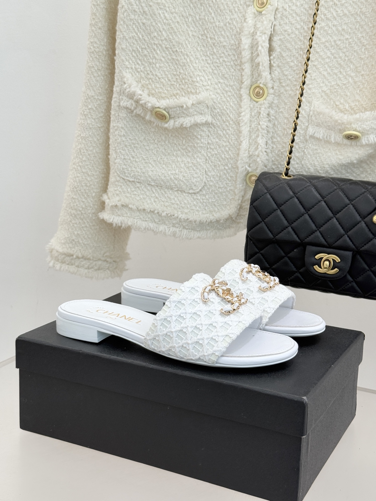 CHANE*｜小香经典春夏新品针织链条大双C拖鞋以独特的针织鞋面打破常规经典链条大双C标志 太精致了为整