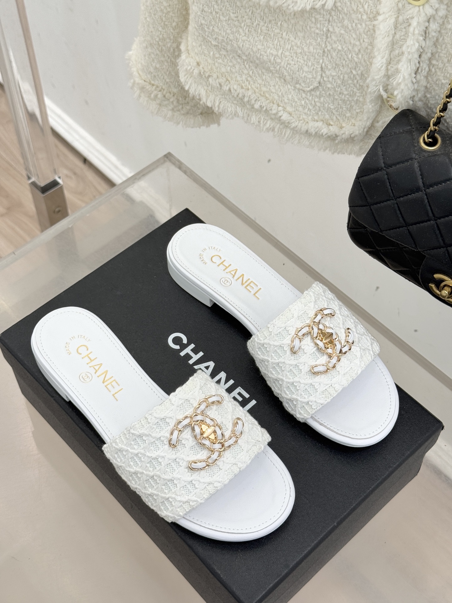 CHANE*｜小香经典春夏新品针织链条大双C拖鞋以独特的针织鞋面打破常规经典链条大双C标志 太精致了为整