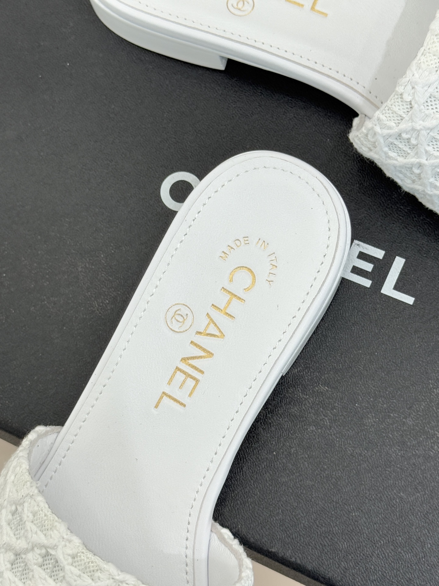 CHANE*｜小香经典春夏新品针织链条大双C拖鞋以独特的针织鞋面打破常规经典链条大双C标志 太精致了为整