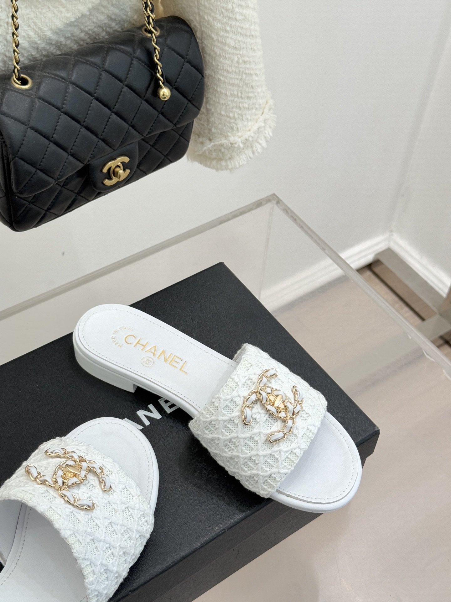 CHANE*｜小香经典春夏新品针织链条大双C拖鞋以独特的针织鞋面打破常规经典链条大双C标志 太精致了为整