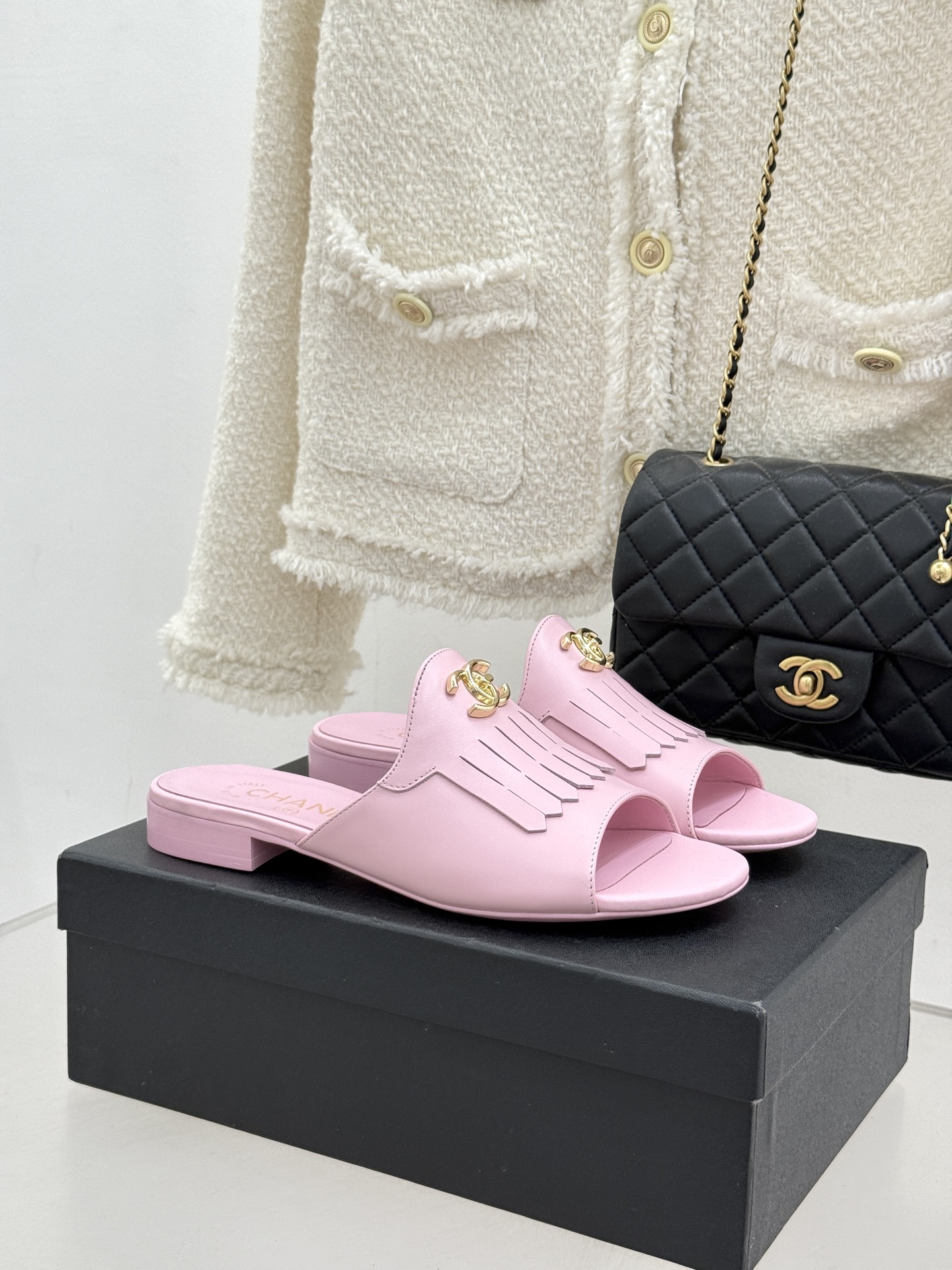 CHANE*｜小香经典双C书包扣流苏拖鞋把复古贵气与灵动慵懒揉得恰到好处经典菱格皮质细腻柔软标志性金属书