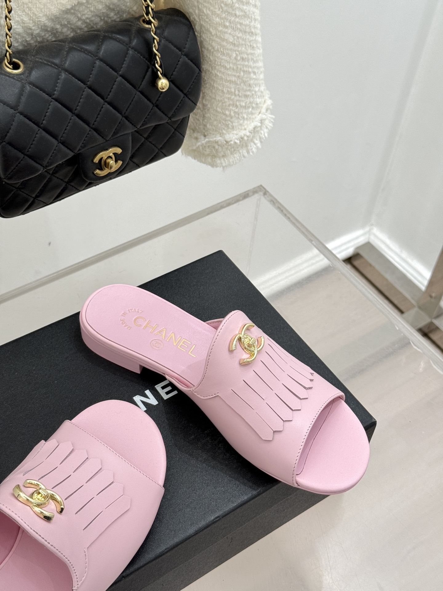 CHANE*｜小香经典双C书包扣流苏拖鞋把复古贵气与灵动慵懒揉得恰到好处经典菱格皮质细腻柔软标志性金属书