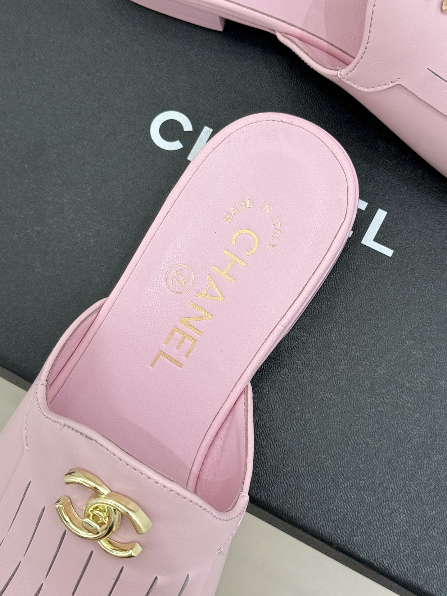 CHANE*｜小香经典双C书包扣流苏拖鞋把复古贵气与灵动慵懒揉得恰到好处经典菱格皮质细腻柔软标志性金属书