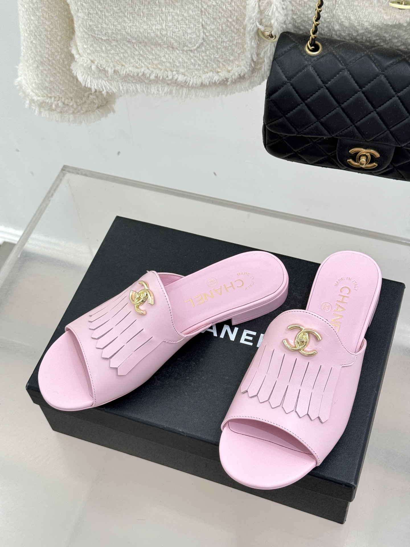 CHANE*｜小香经典双C书包扣流苏拖鞋把复古贵气与灵动慵懒揉得恰到好处经典菱格皮质细腻柔软标志性金属书