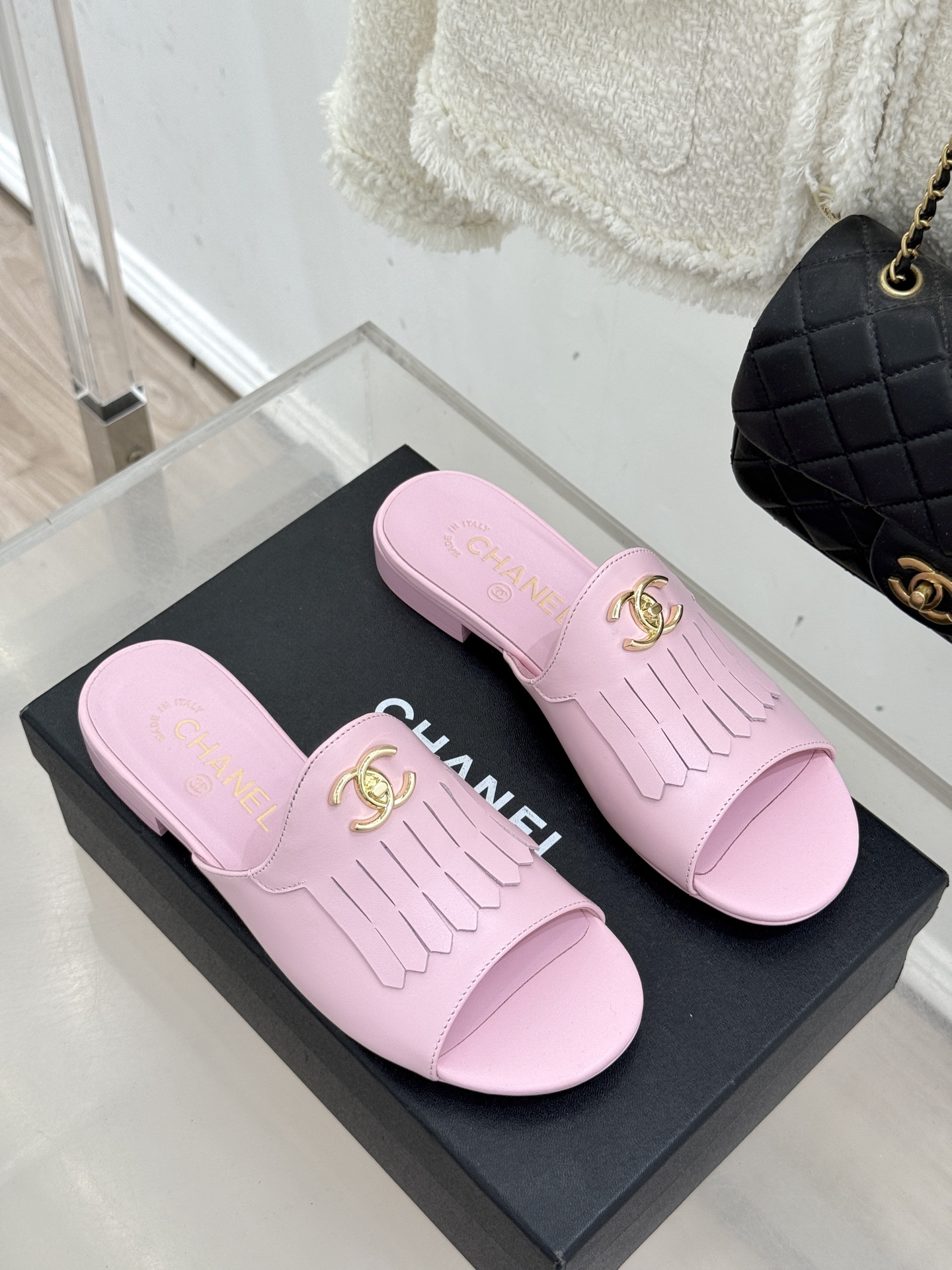 CHANE*｜小香经典双C书包扣流苏拖鞋把复古贵气与灵动慵懒揉得恰到好处经典菱格皮质细腻柔软标志性金属书