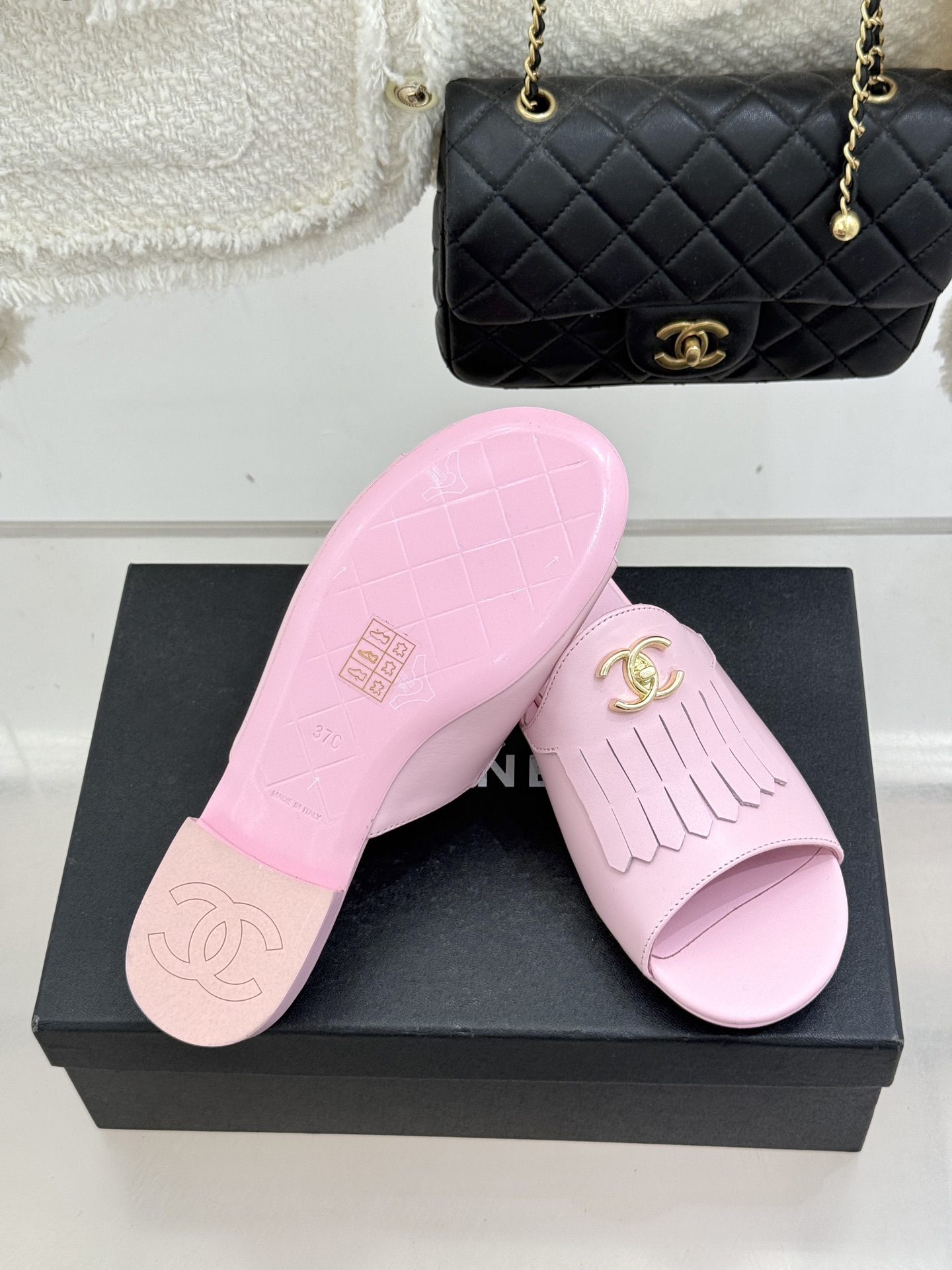 CHANE*｜小香经典双C书包扣流苏拖鞋把复古贵气与灵动慵懒揉得恰到好处经典菱格皮质细腻柔软标志性金属书