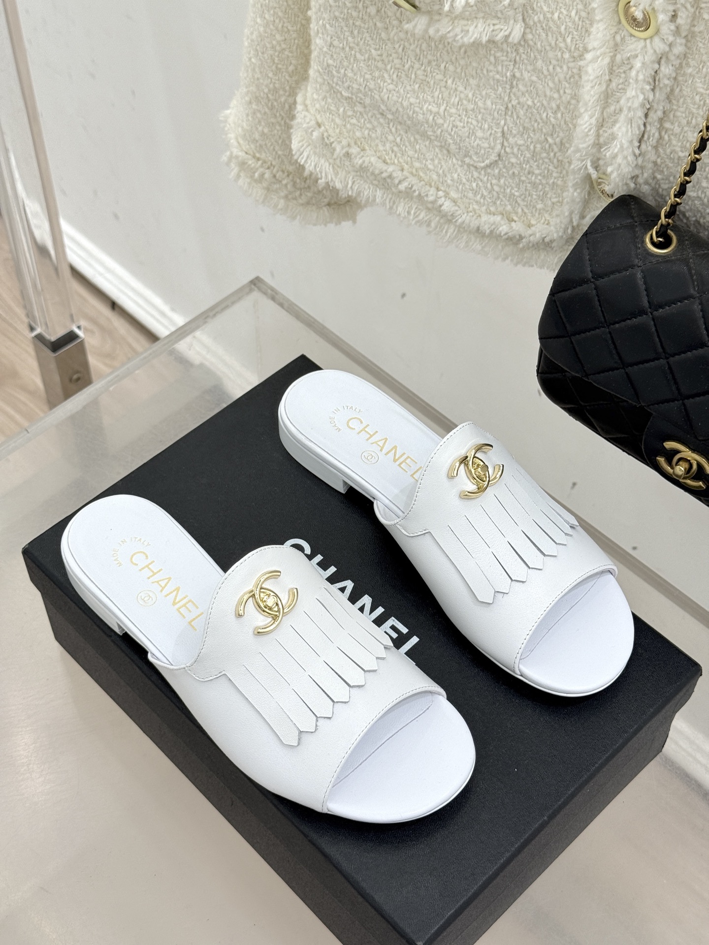 CHANE*｜小香经典双C书包扣流苏拖鞋把复古贵气与灵动慵懒揉得恰到好处经典菱格皮质细腻柔软标志性金属书