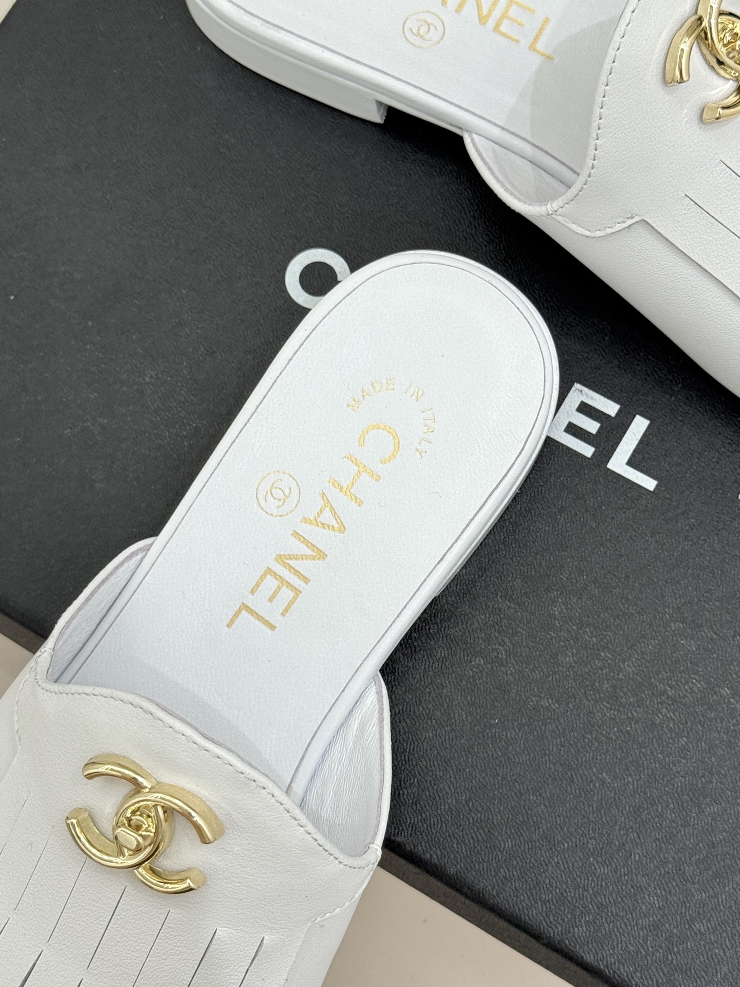 CHANE*｜小香经典双C书包扣流苏拖鞋把复古贵气与灵动慵懒揉得恰到好处经典菱格皮质细腻柔软标志性金属书