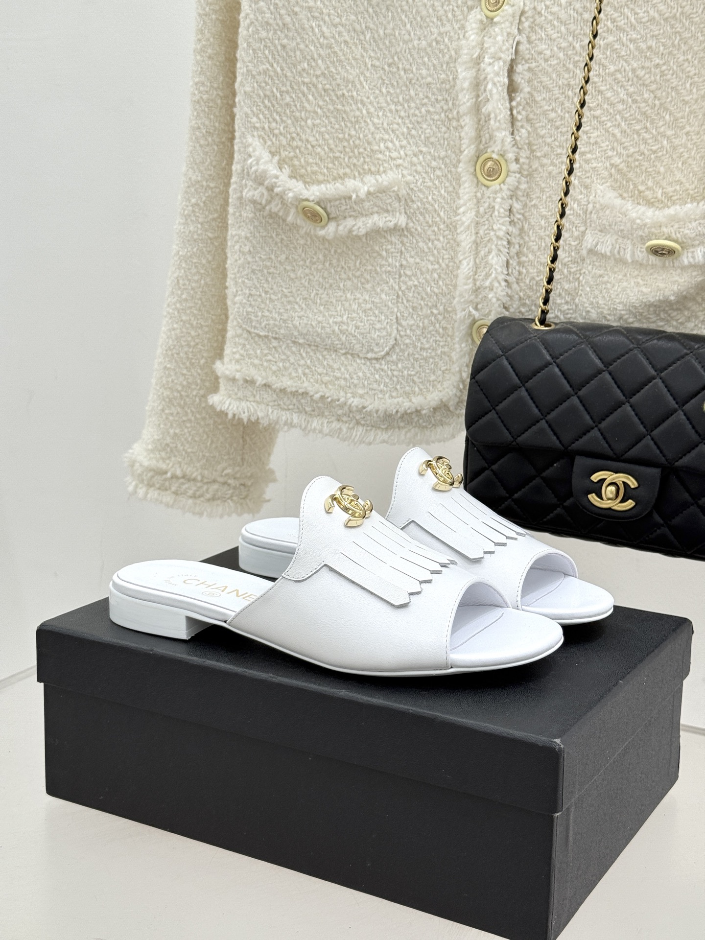 CHANE*｜小香经典双C书包扣流苏拖鞋把复古贵气与灵动慵懒揉得恰到好处经典菱格皮质细腻柔软标志性金属书