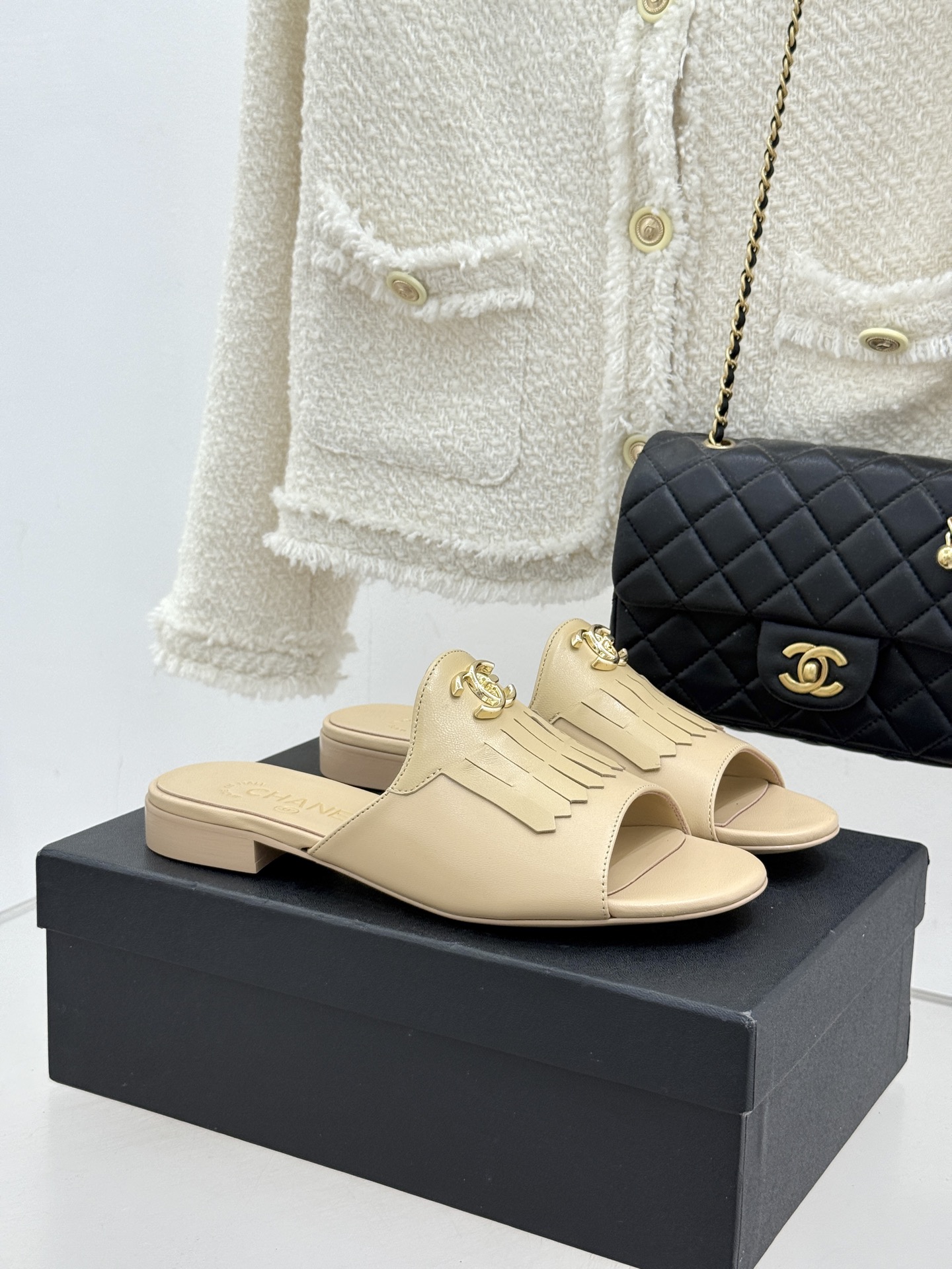 CHANE*｜小香经典双C书包扣流苏拖鞋把复古贵气与灵动慵懒揉得恰到好处经典菱格皮质细腻柔软标志性金属书