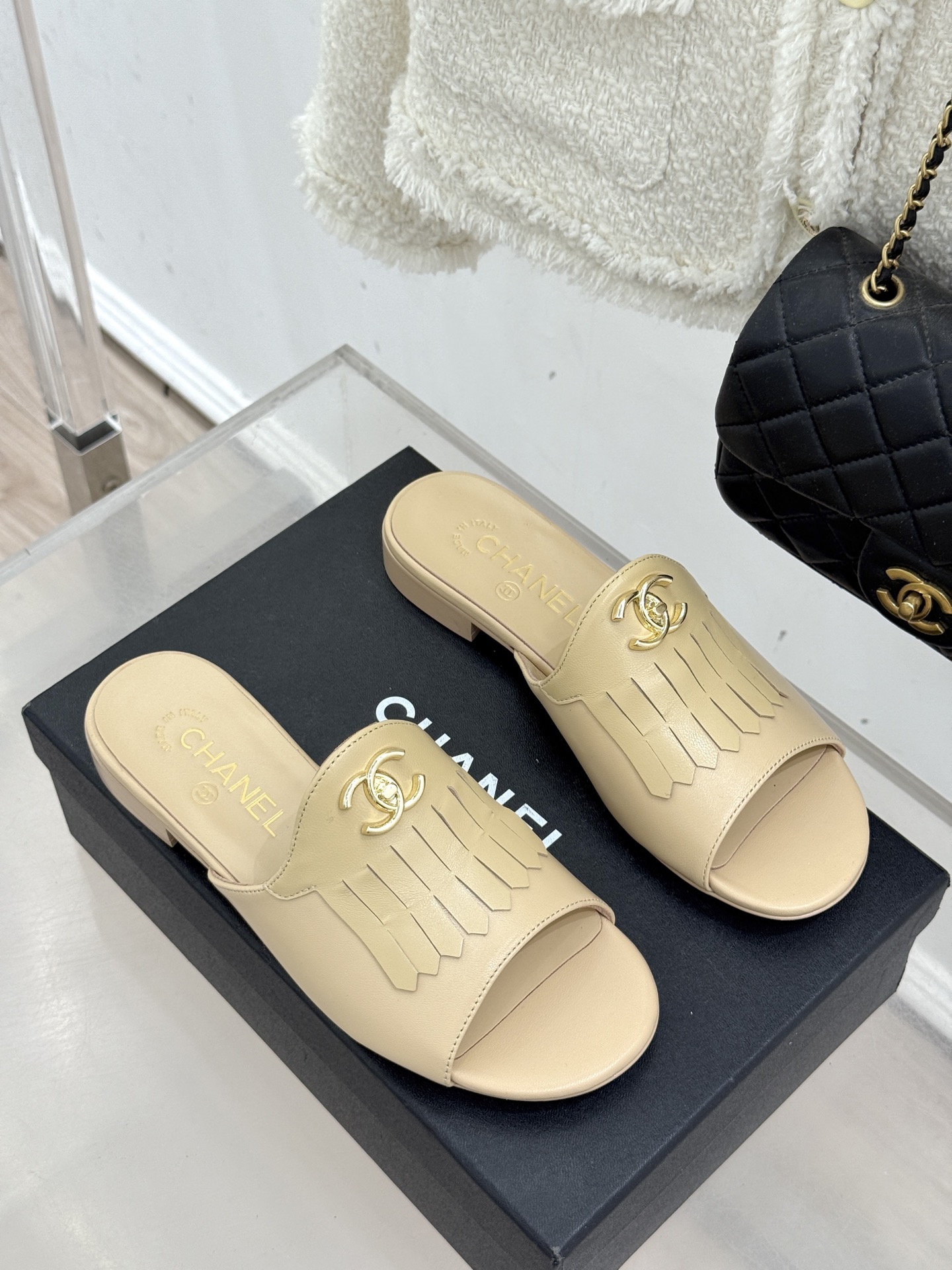 CHANE*｜小香经典双C书包扣流苏拖鞋把复古贵气与灵动慵懒揉得恰到好处经典菱格皮质细腻柔软标志性金属书