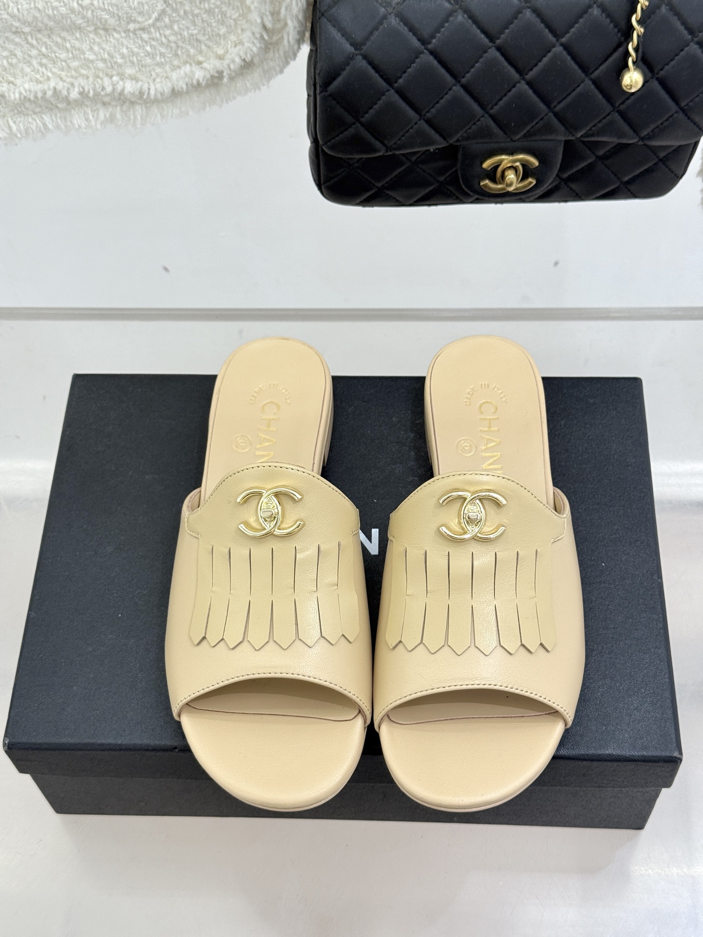 CHANE*｜小香经典双C书包扣流苏拖鞋把复古贵气与灵动慵懒揉得恰到好处经典菱格皮质细腻柔软标志性金属书