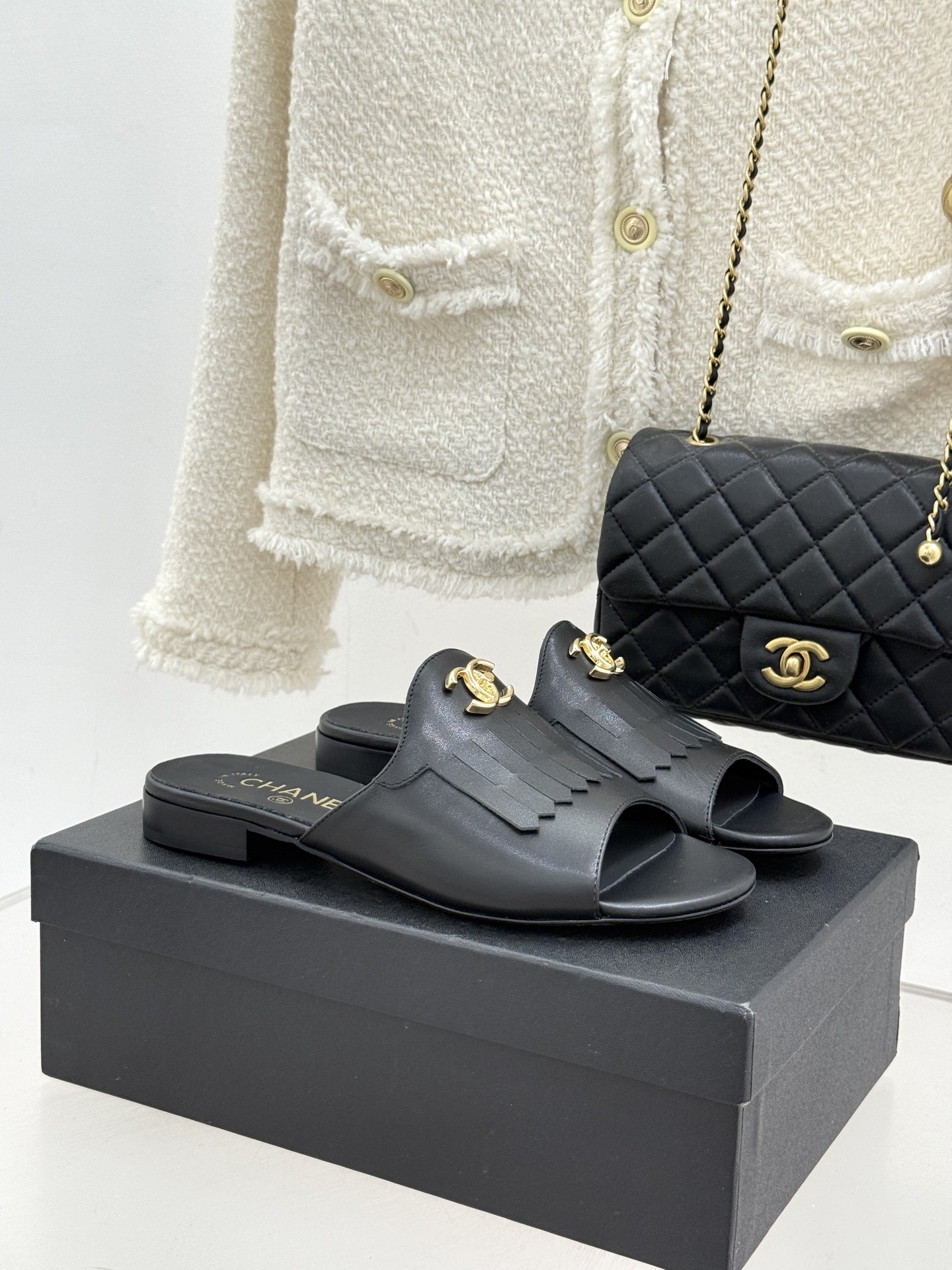 CHANE*｜小香经典双C书包扣流苏拖鞋把复古贵气与灵动慵懒揉得恰到好处经典菱格皮质细腻柔软标志性金属书