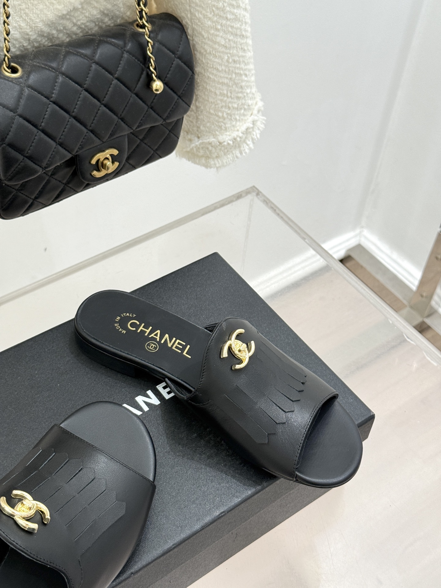 CHANE*｜小香经典双C书包扣流苏拖鞋把复古贵气与灵动慵懒揉得恰到好处经典菱格皮质细腻柔软标志性金属书