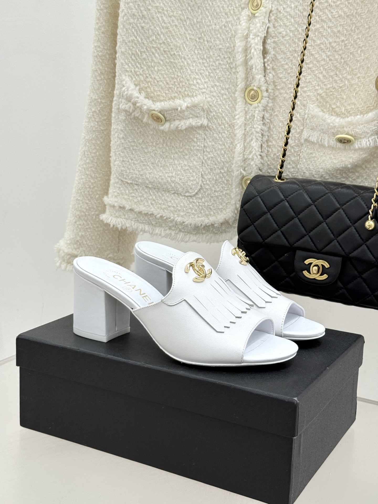 CHANE*｜小香经典双C书包扣流苏拖鞋把复古贵气与灵动慵懒揉得恰到好处经典菱格皮质细腻柔软标志性金属书