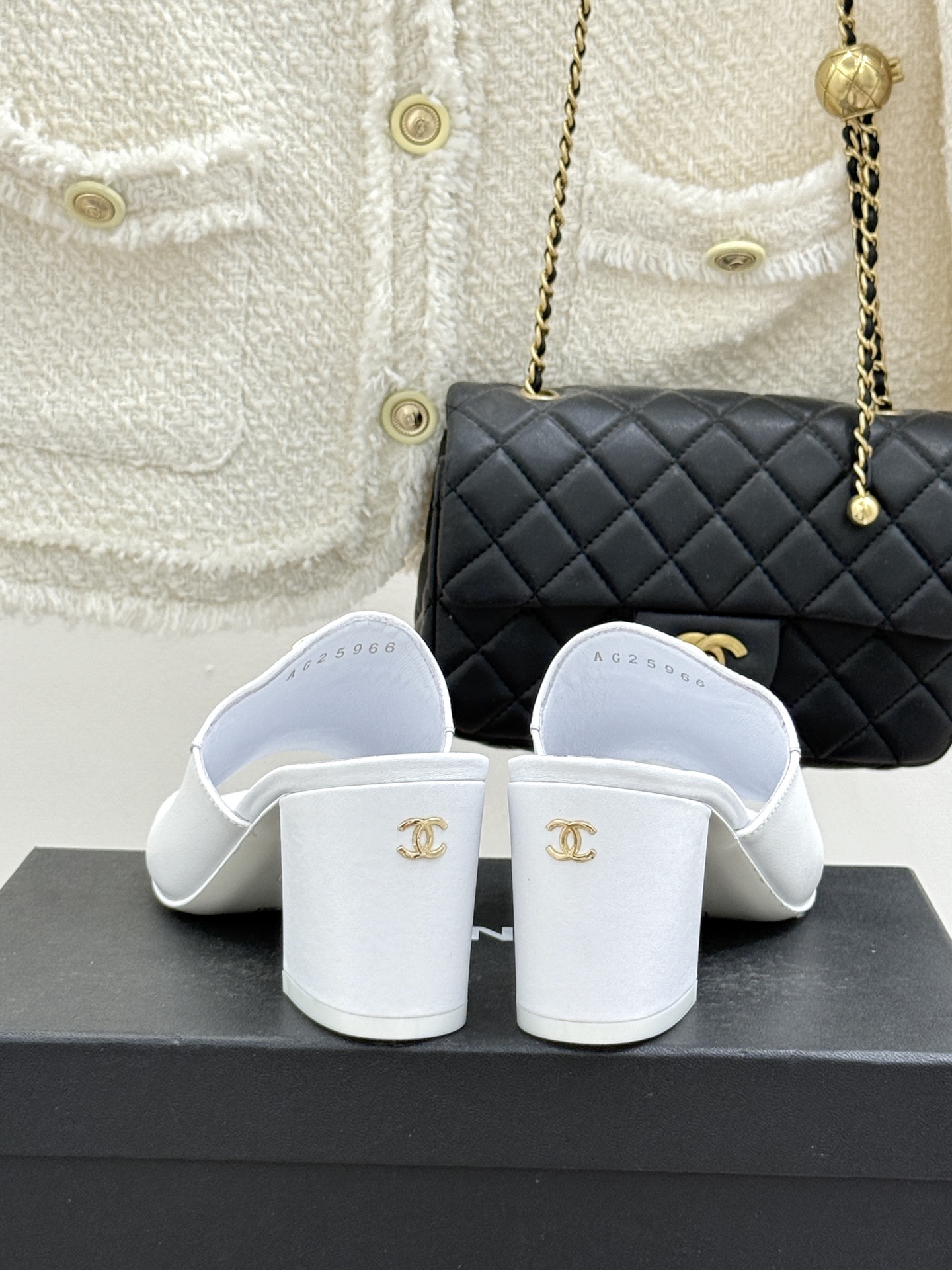 CHANE*｜小香经典双C书包扣流苏拖鞋把复古贵气与灵动慵懒揉得恰到好处经典菱格皮质细腻柔软标志性金属书