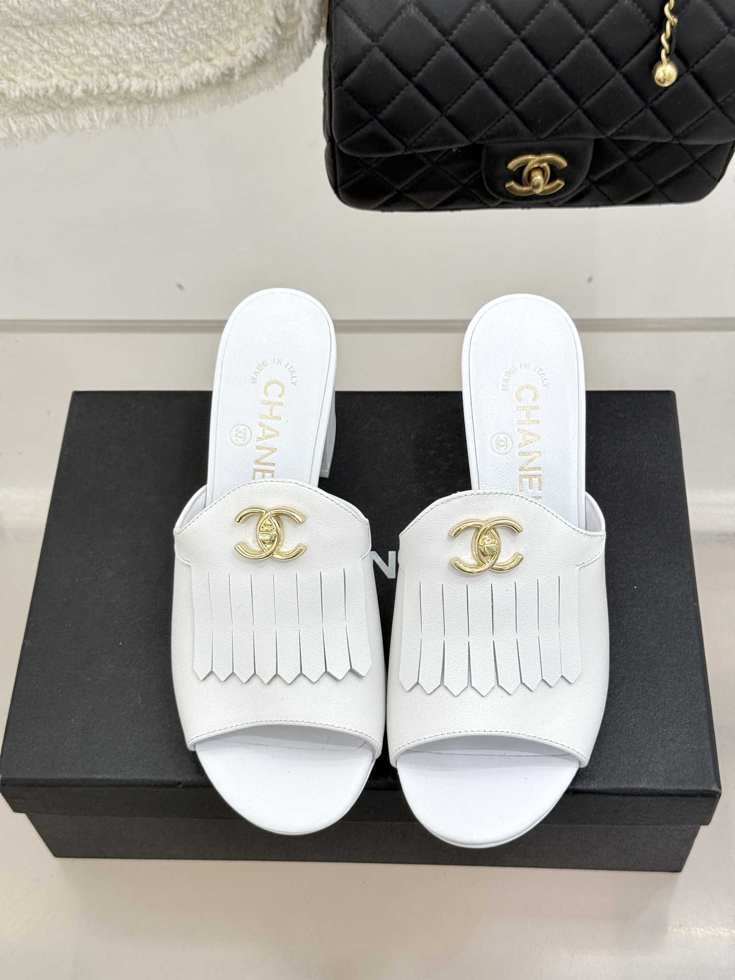 CHANE*｜小香经典双C书包扣流苏拖鞋把复古贵气与灵动慵懒揉得恰到好处经典菱格皮质细腻柔软标志性金属书