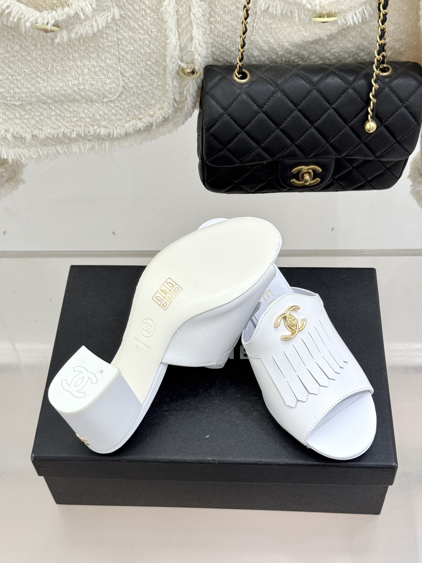 CHANE*｜小香经典双C书包扣流苏拖鞋把复古贵气与灵动慵懒揉得恰到好处经典菱格皮质细腻柔软标志性金属书