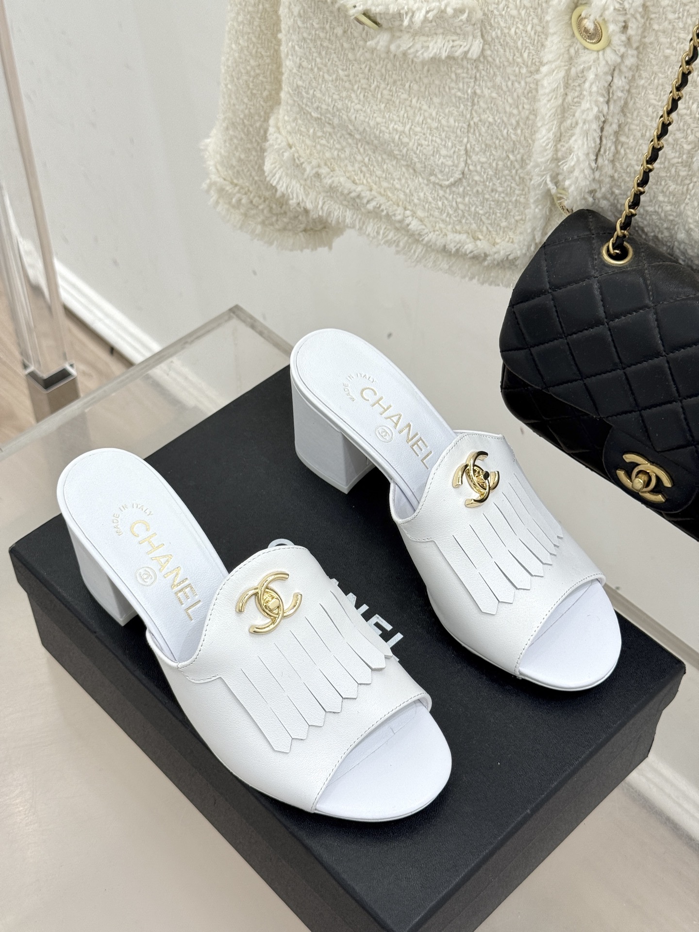 CHANE*｜小香经典双C书包扣流苏拖鞋把复古贵气与灵动慵懒揉得恰到好处经典菱格皮质细腻柔软标志性金属书