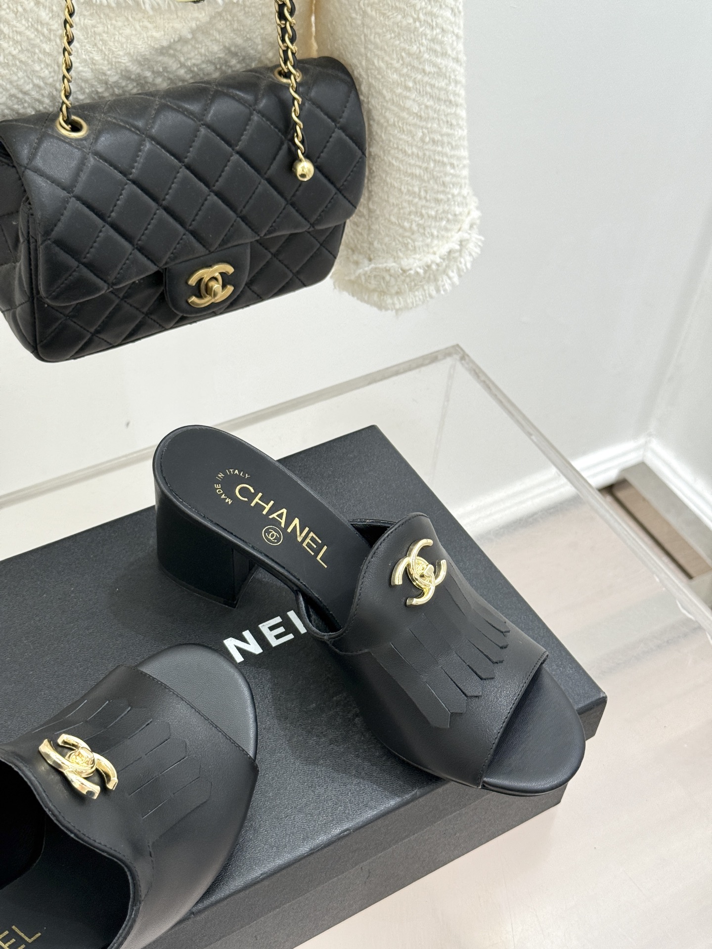 CHANE*｜小香经典双C书包扣流苏拖鞋把复古贵气与灵动慵懒揉得恰到好处经典菱格皮质细腻柔软标志性金属书