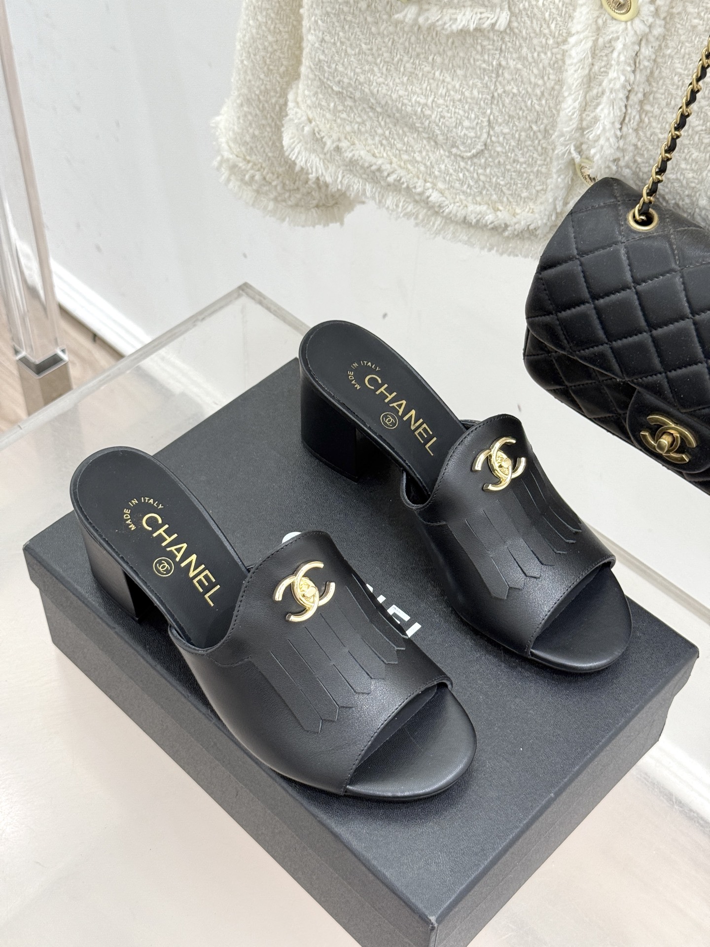 CHANE*｜小香经典双C书包扣流苏拖鞋把复古贵气与灵动慵懒揉得恰到好处经典菱格皮质细腻柔软标志性金属书