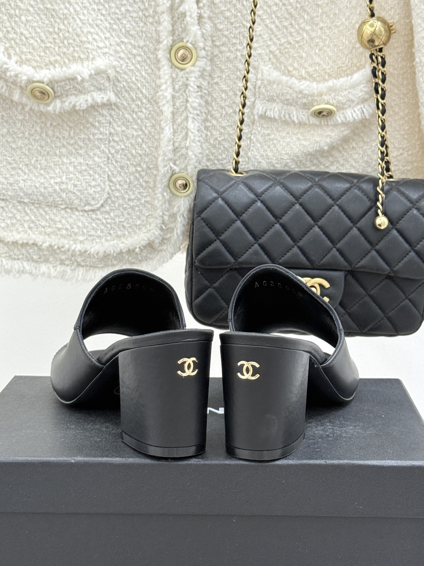 CHANE*｜小香经典双C书包扣流苏拖鞋把复古贵气与灵动慵懒揉得恰到好处经典菱格皮质细腻柔软标志性金属书