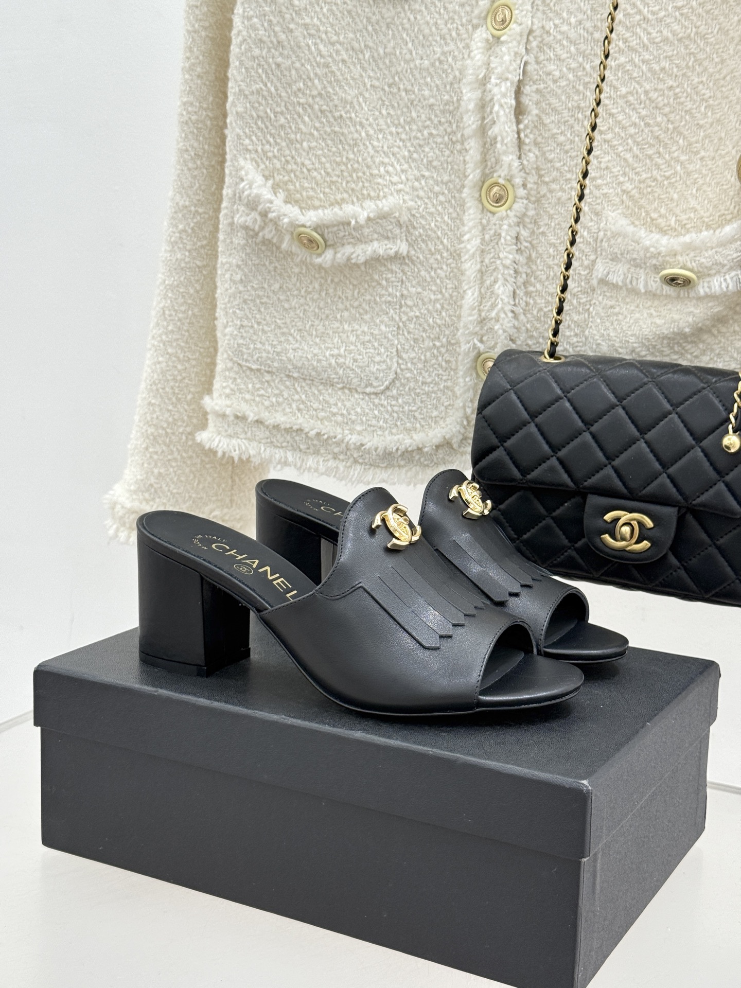 CHANE*｜小香经典双C书包扣流苏拖鞋把复古贵气与灵动慵懒揉得恰到好处经典菱格皮质细腻柔软标志性金属书