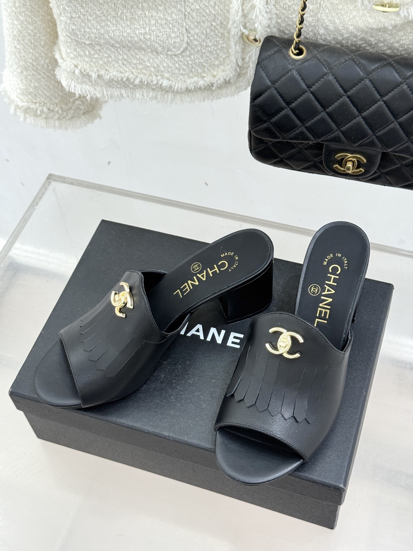 CHANE*｜小香经典双C书包扣流苏拖鞋把复古贵气与灵动慵懒揉得恰到好处经典菱格皮质细腻柔软标志性金属书