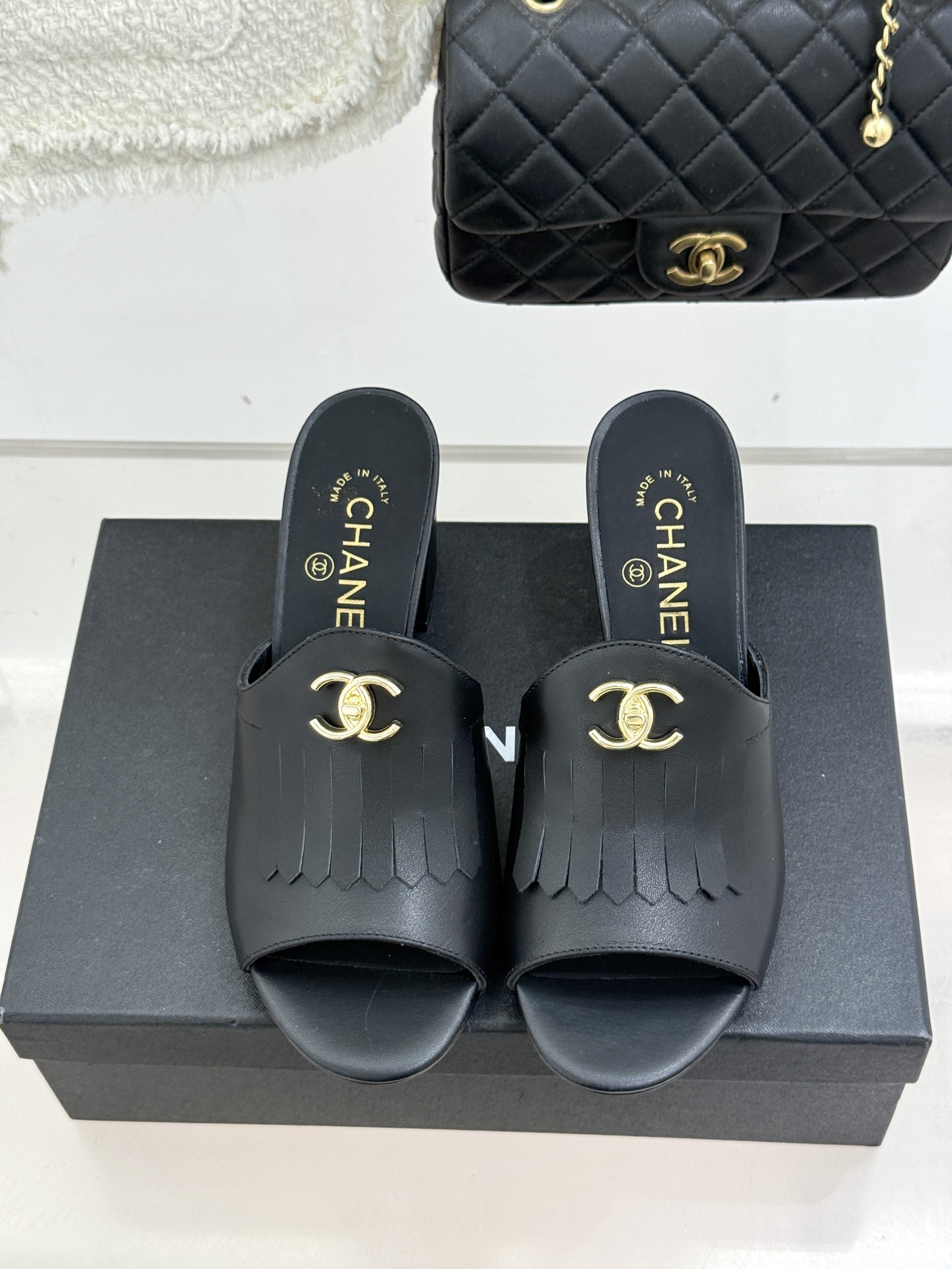 CHANE*｜小香经典双C书包扣流苏拖鞋把复古贵气与灵动慵懒揉得恰到好处经典菱格皮质细腻柔软标志性金属书