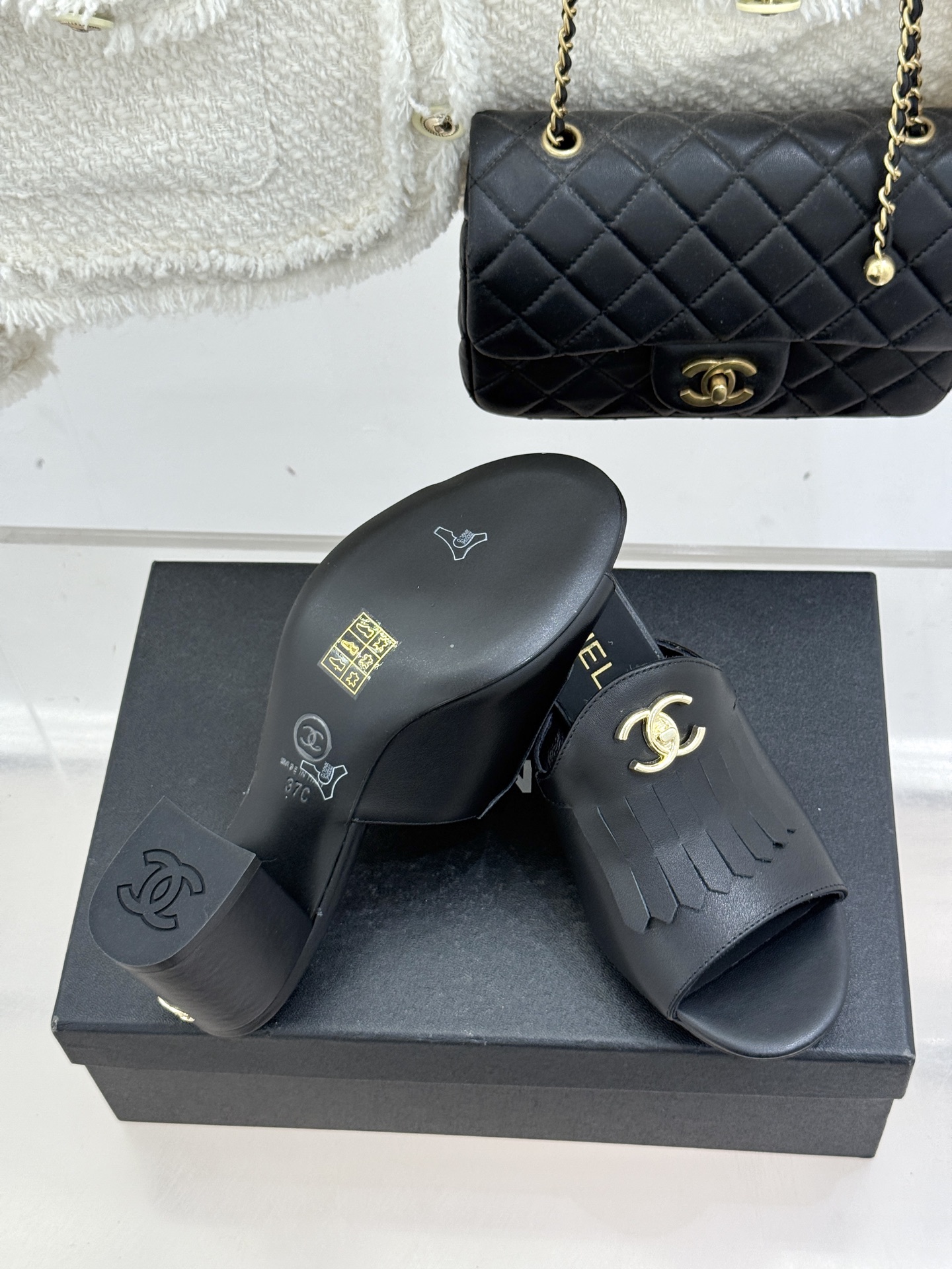 CHANE*｜小香经典双C书包扣流苏拖鞋把复古贵气与灵动慵懒揉得恰到好处经典菱格皮质细腻柔软标志性金属书