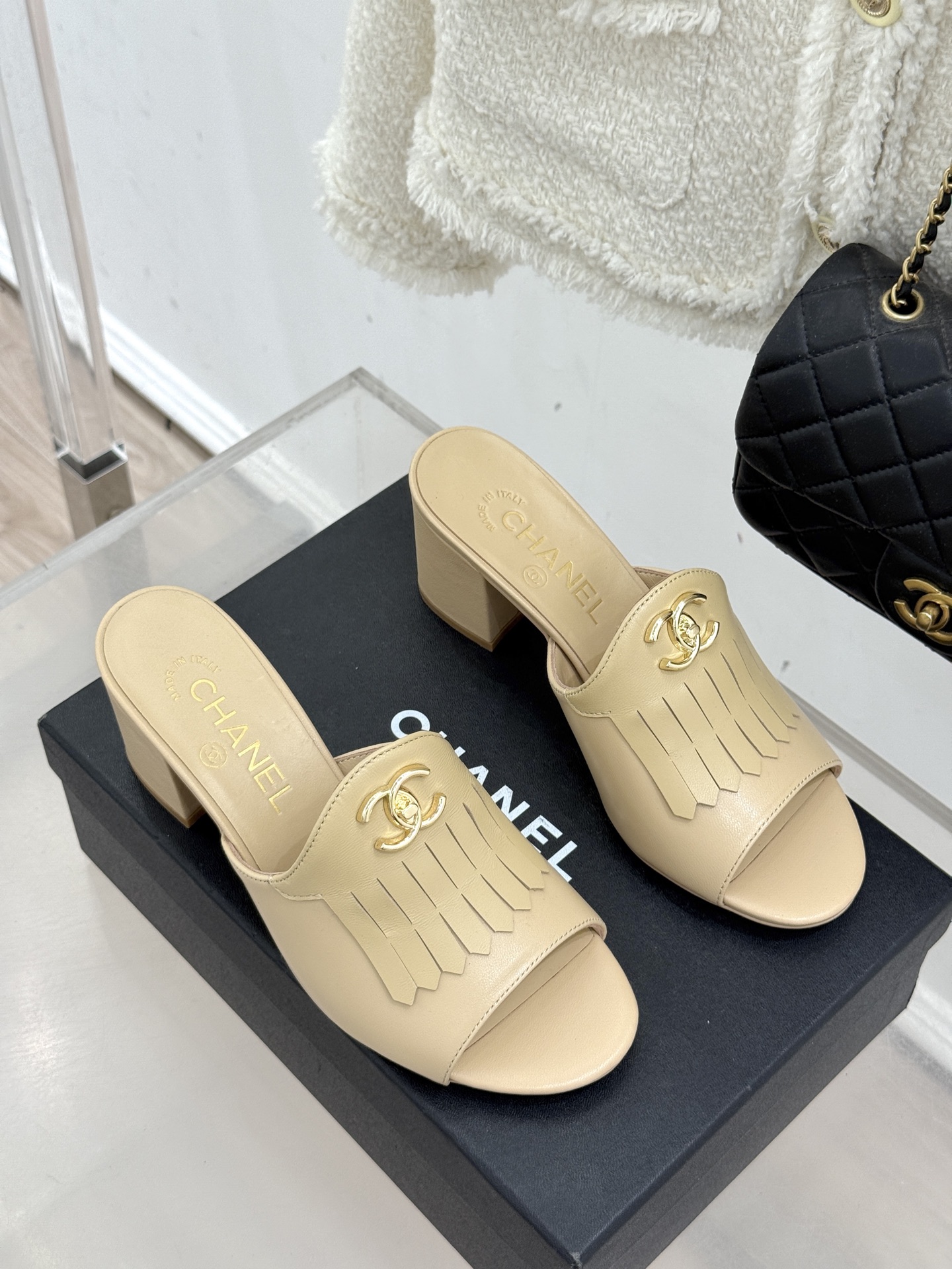 CHANE*｜小香经典双C书包扣流苏拖鞋把复古贵气与灵动慵懒揉得恰到好处经典菱格皮质细腻柔软标志性金属书